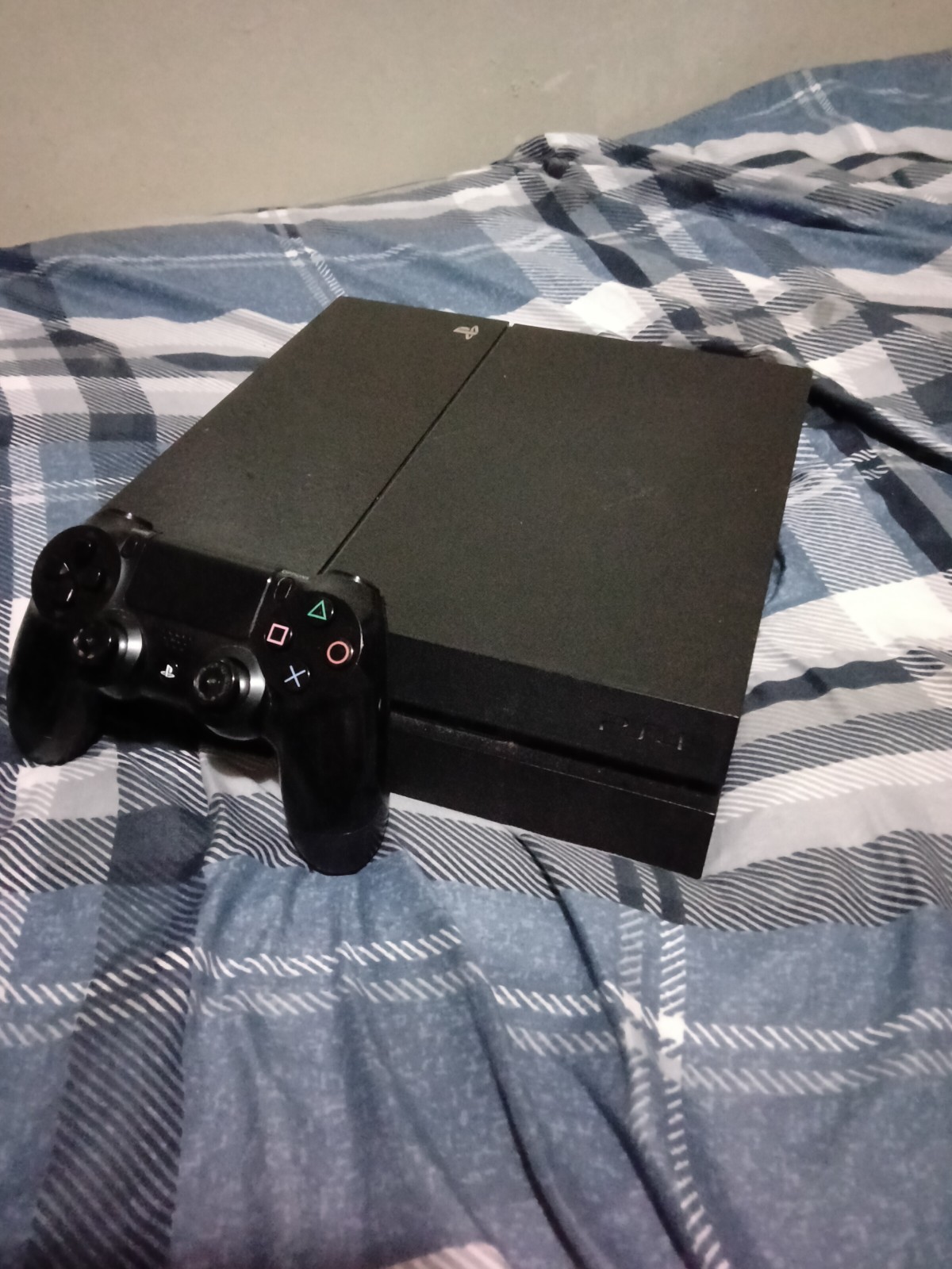 Working PS4 With Controller And Does Not Come With Wires