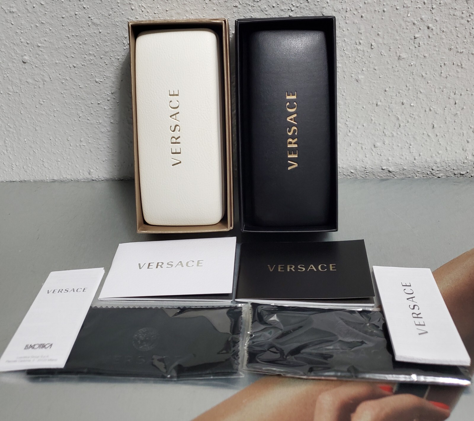 VERSACE Black & White Leather Hard CLAMSHELL MEDIUM Eyeglasses CASES: NEW