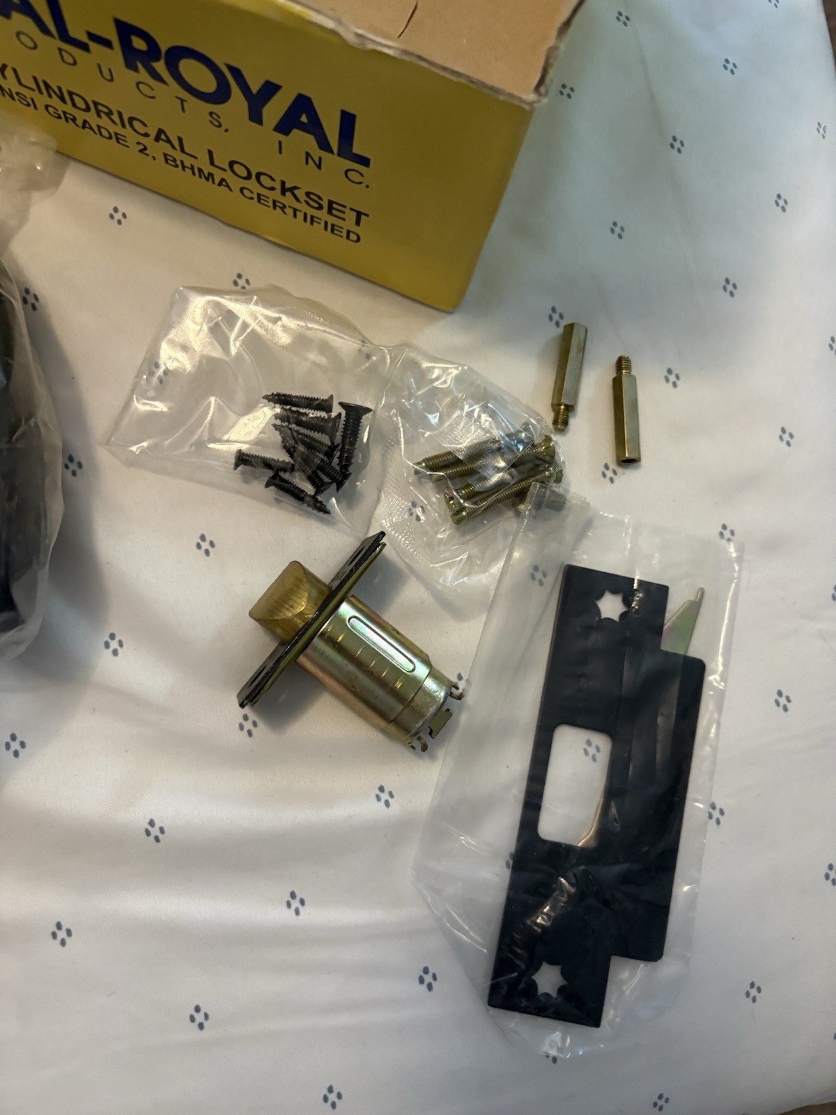 cal royal Cylindrical Locket