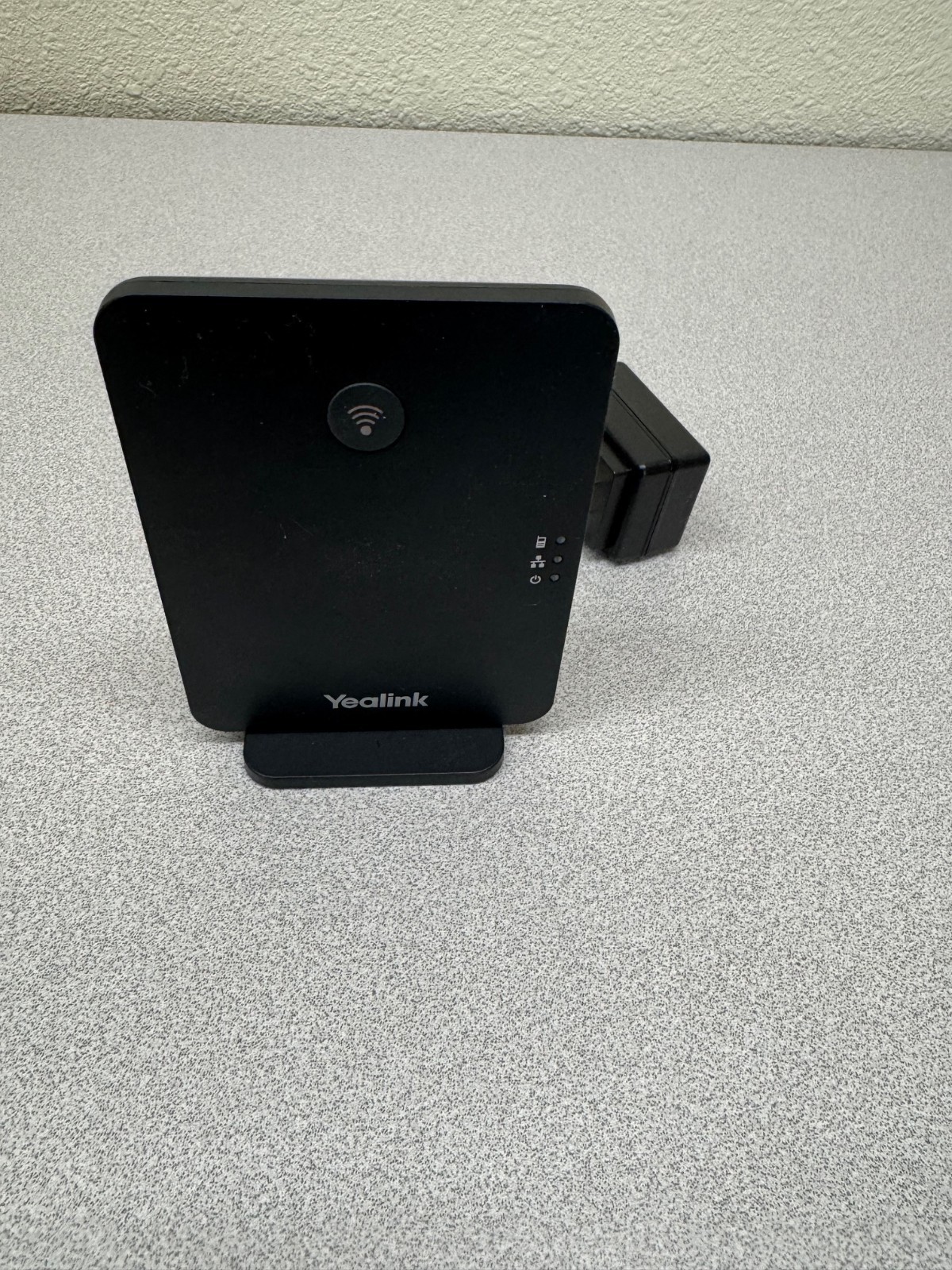 Yealink W60B DECT IP Base Station w/ Power Supply and Stand