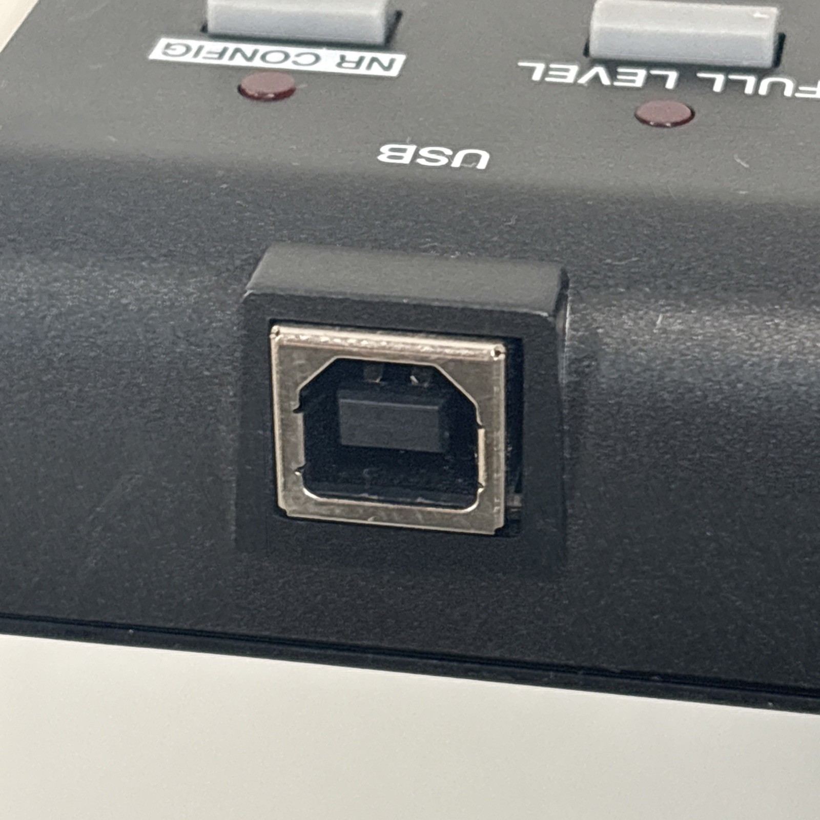 AKAI Professional MPD18 Compact USB MIDI Pad Controller - No Cords