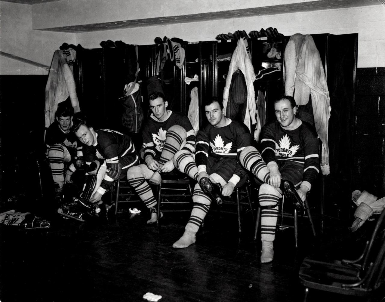 1941 Toronto Maple Leafs Original Locker Room Photo Gordie Drillon Dave Schriner