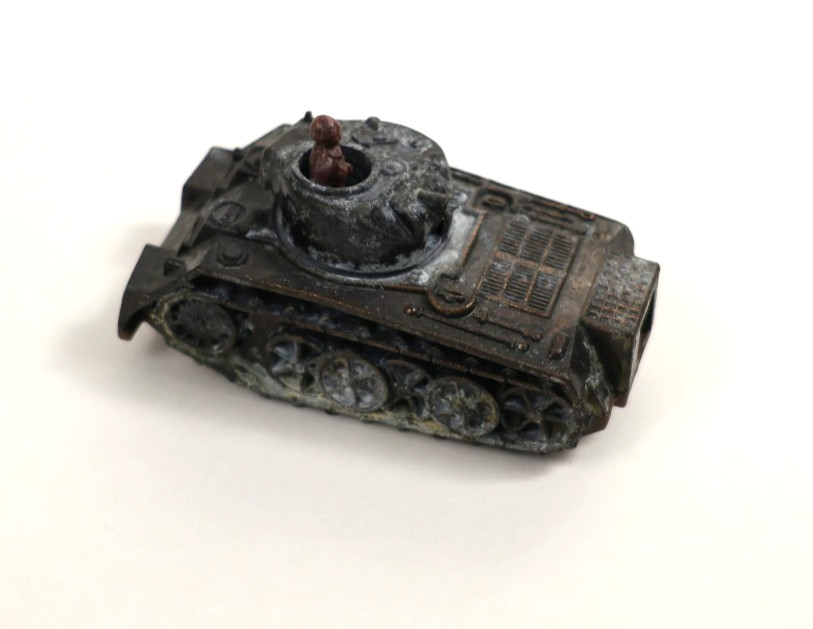 Vtg Die Cast metal Military Tank Pencil Sharpener w/ Movable Turret - has defect