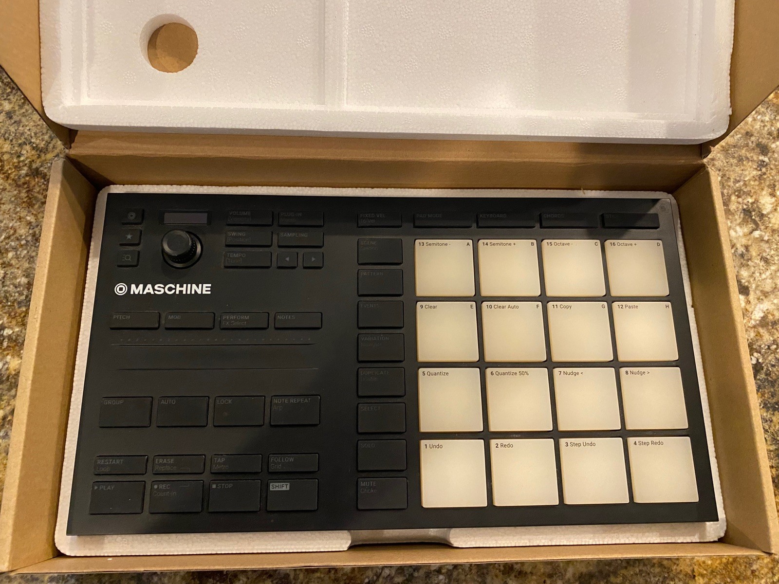 Native Instruments MASCHINE MIKRO MK3 w/software - Drum Controller
