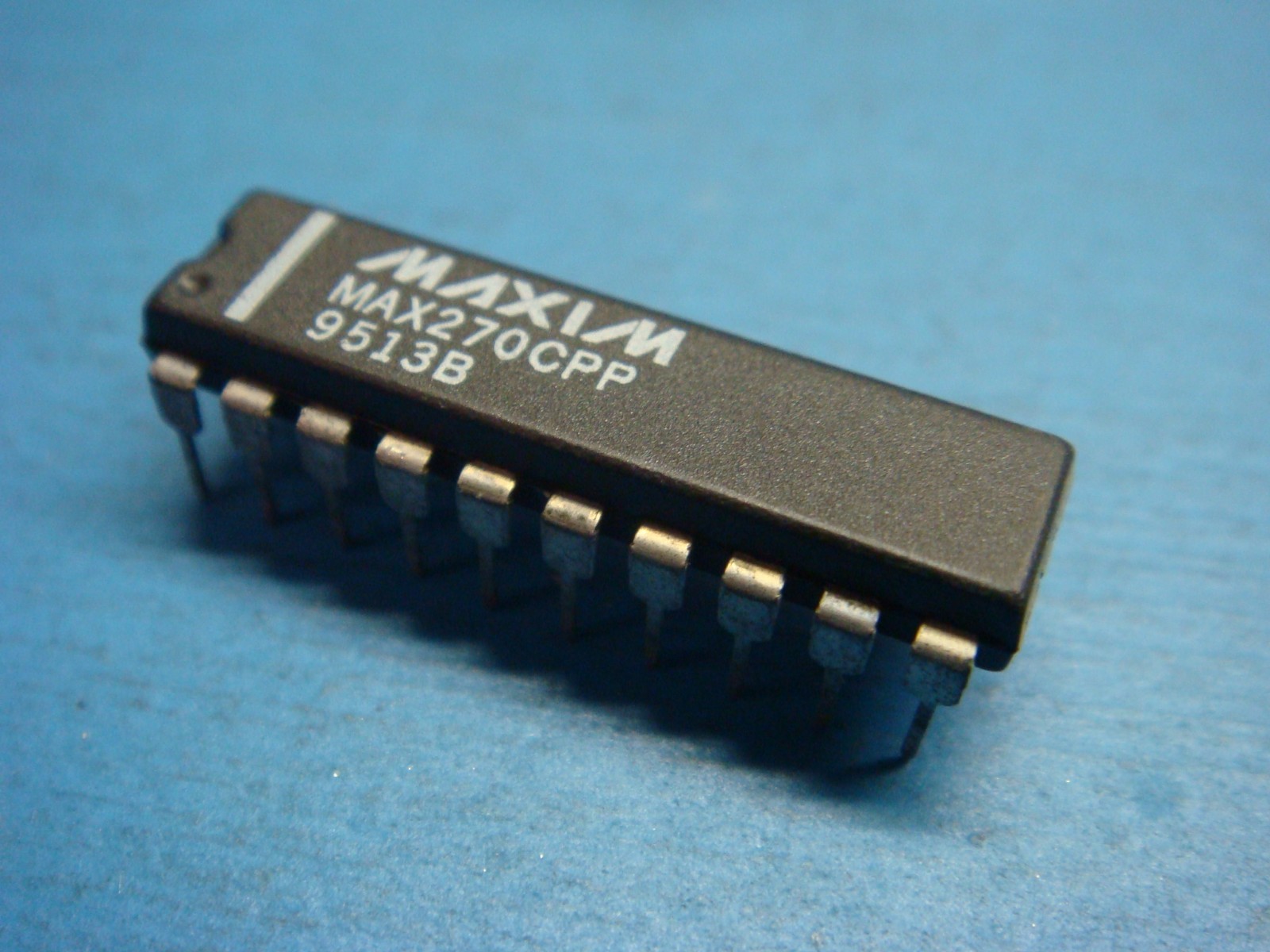 (1) MAXIM MAX270CPP DUAL CONTINUOUS LOWPASS FILTER OP AMP 20 PIN DIP