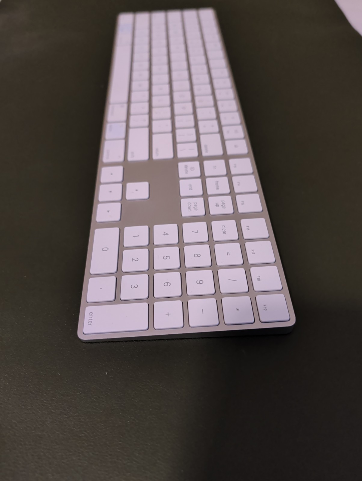 Apple Magic Keyboard with Numeric Keypad White Model A1843 Wireless OEM
