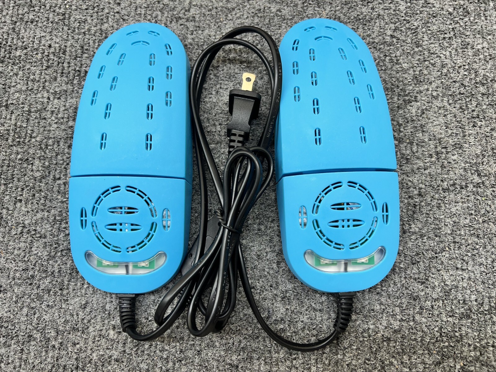 Drying shoes, dry shoes. Disinfection dryer baking telescopic telescopic