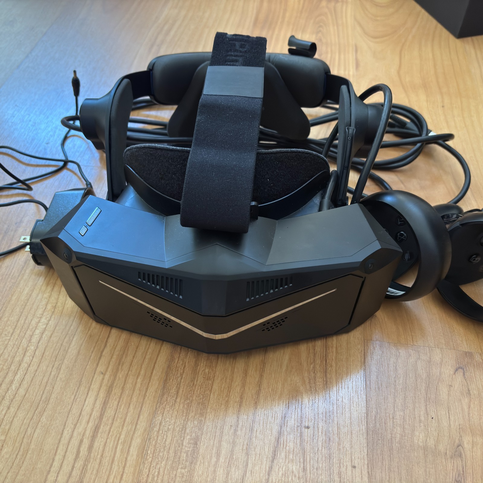 Pimax Crystal Light with controller