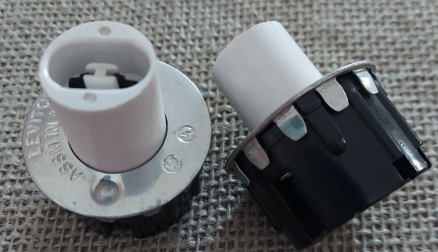 Lot of 2 - Leviton 523 LH0153 Unshunted Snap-In HO/VHO Lampholder 12083
