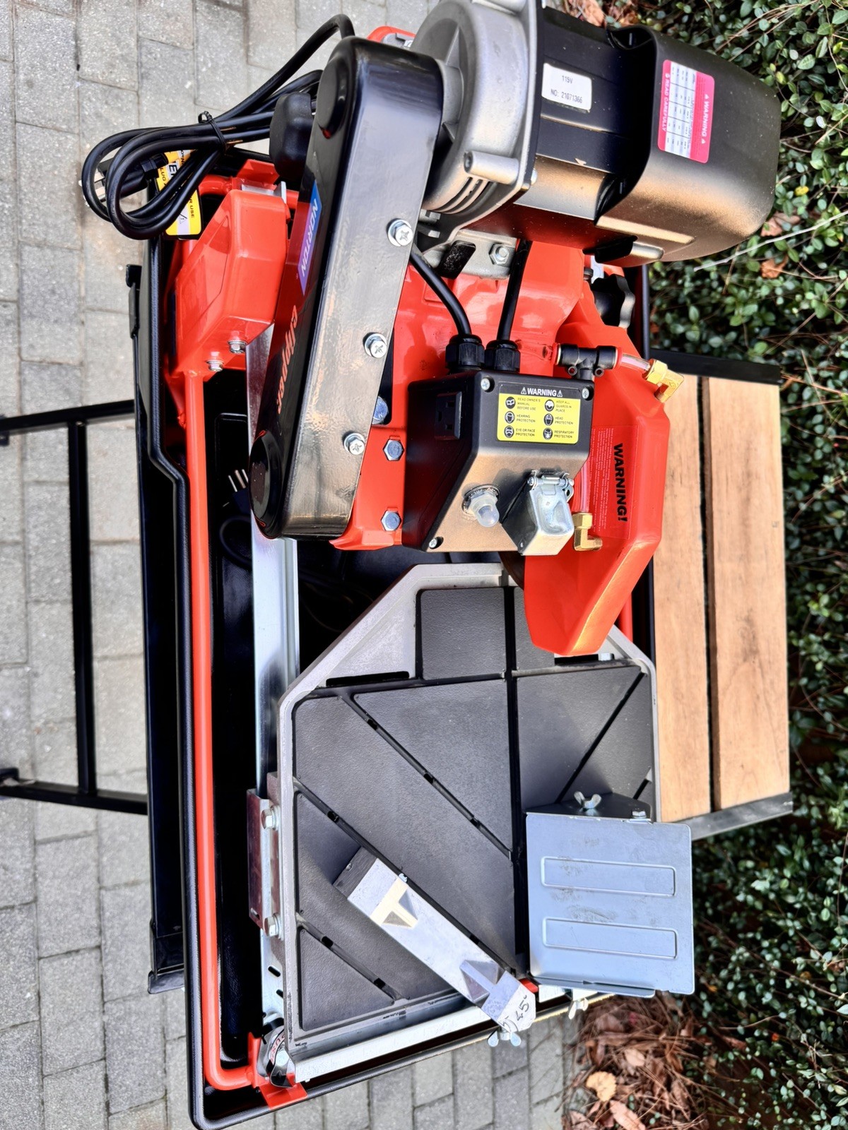 Norton Clipper CTC705 7" Tile Saw with Premium Stand