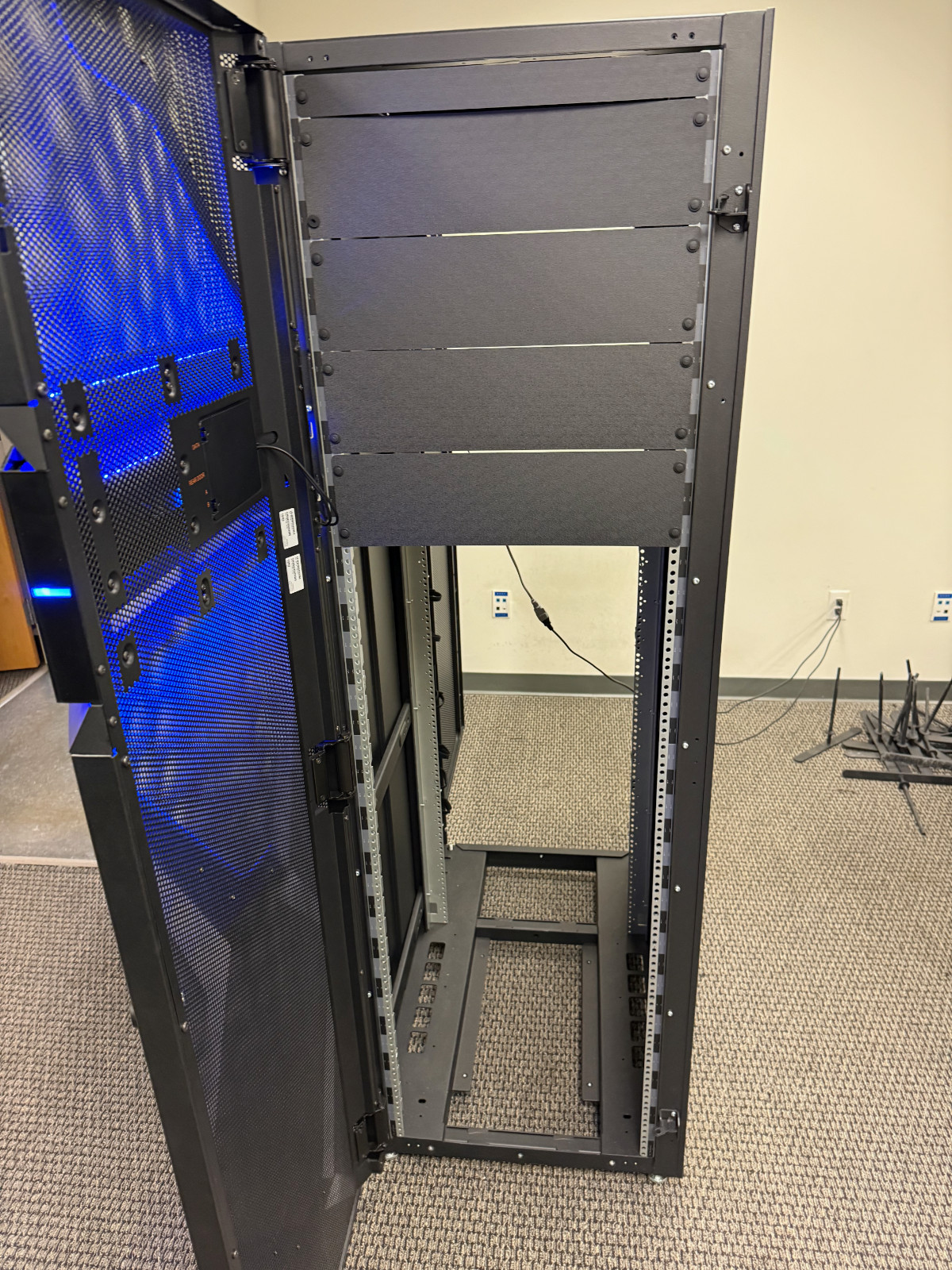 Dell EMC UNITY 40U Server Rack