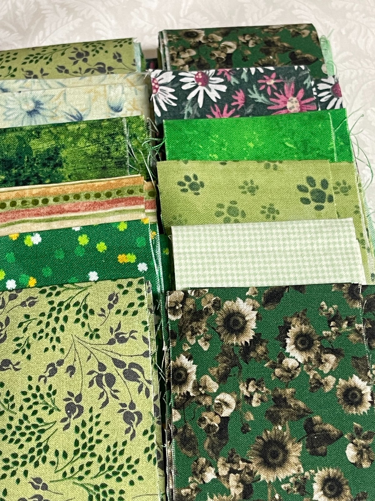 Shades of Green fat quarters fabric bundle (10 pieces)