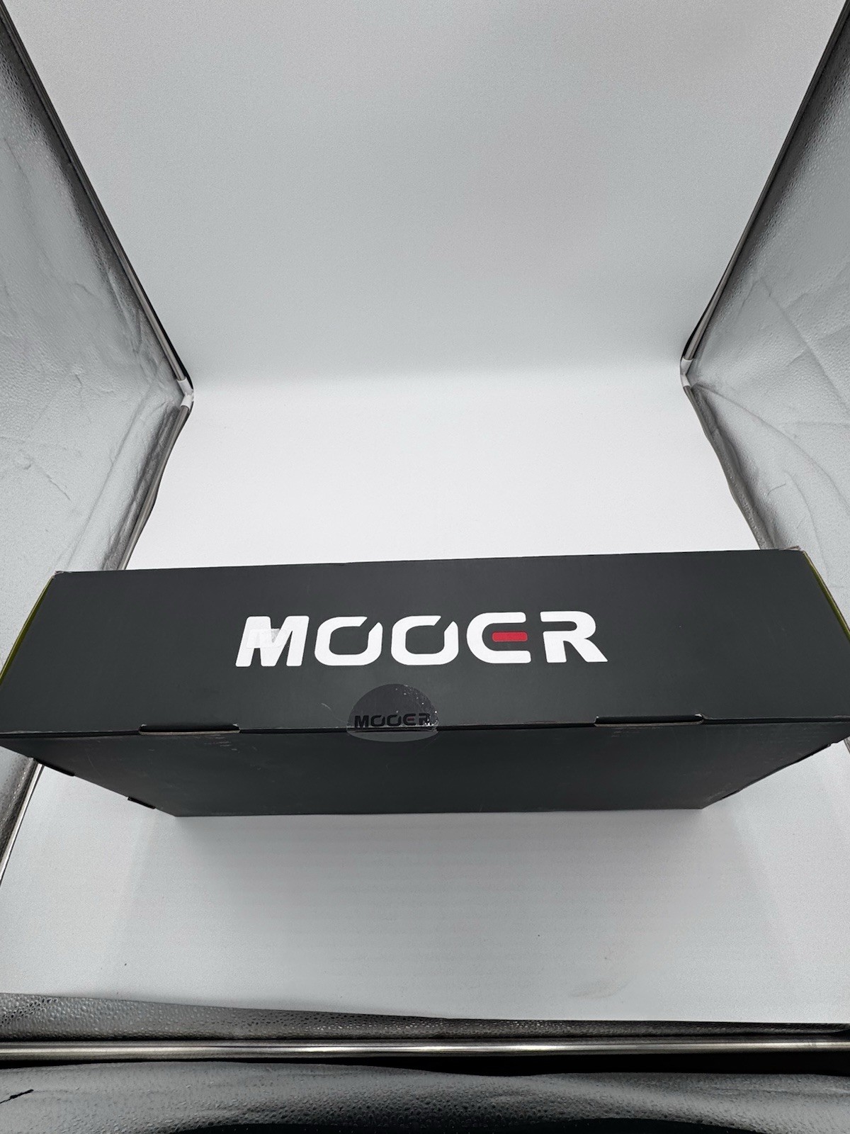 Mooer GE300 Multi-Effects Guitar Processor AMP Modeler Looper White, Open box