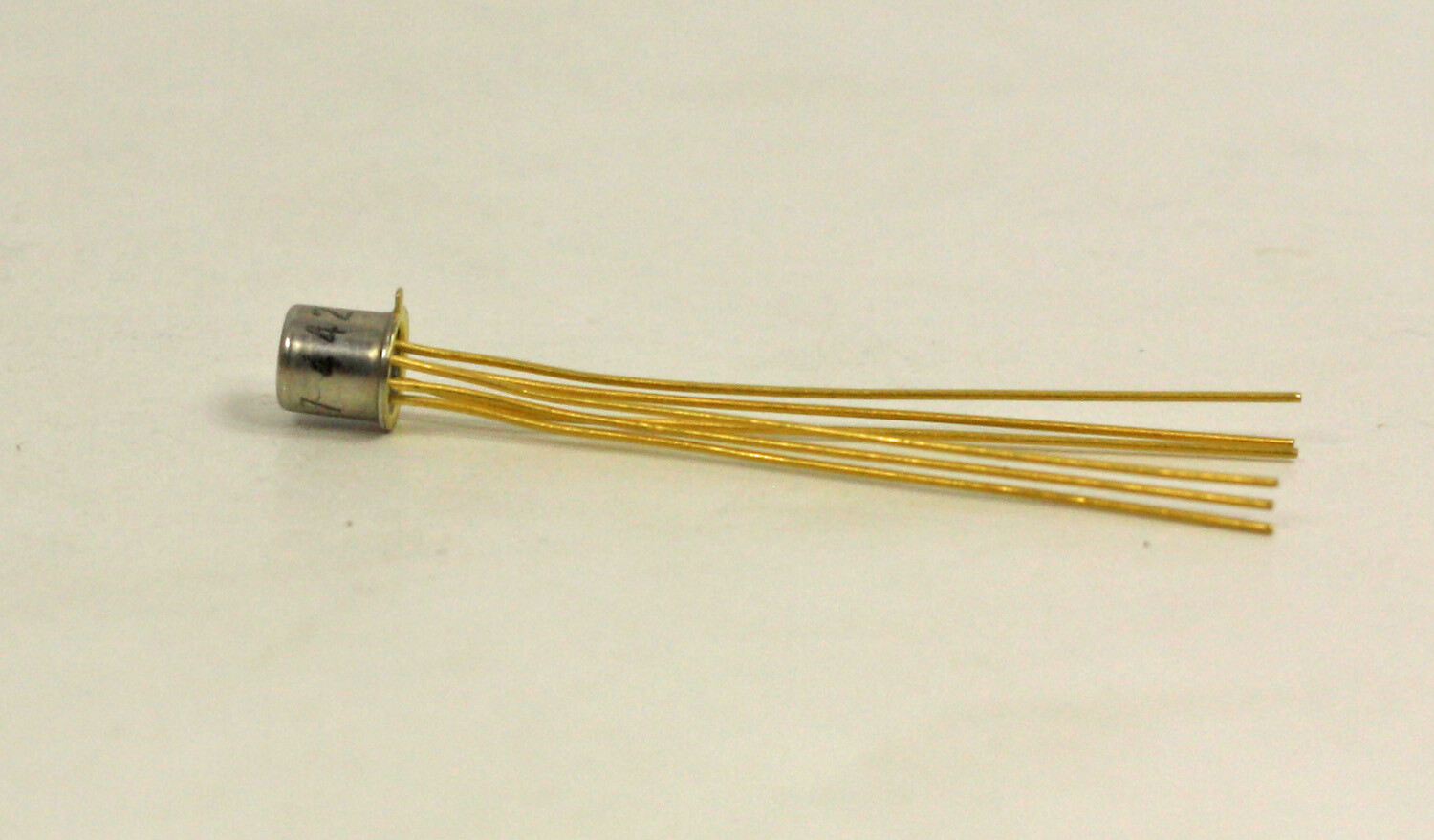 One (1) NOS Raytheon 2N3700 NPN Transistor
