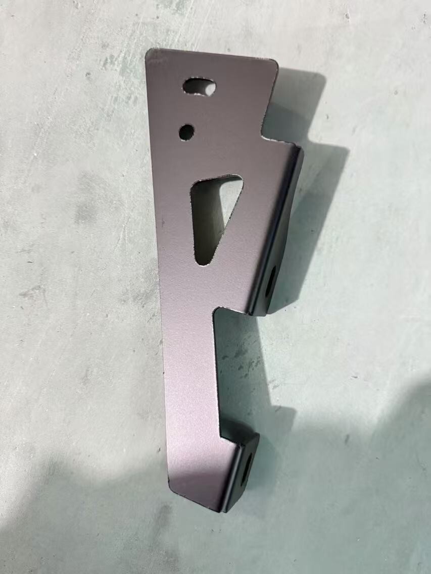 Middle Bracket fits Lower Fairing Driver Side For Freightliner Cascadia2018-2024