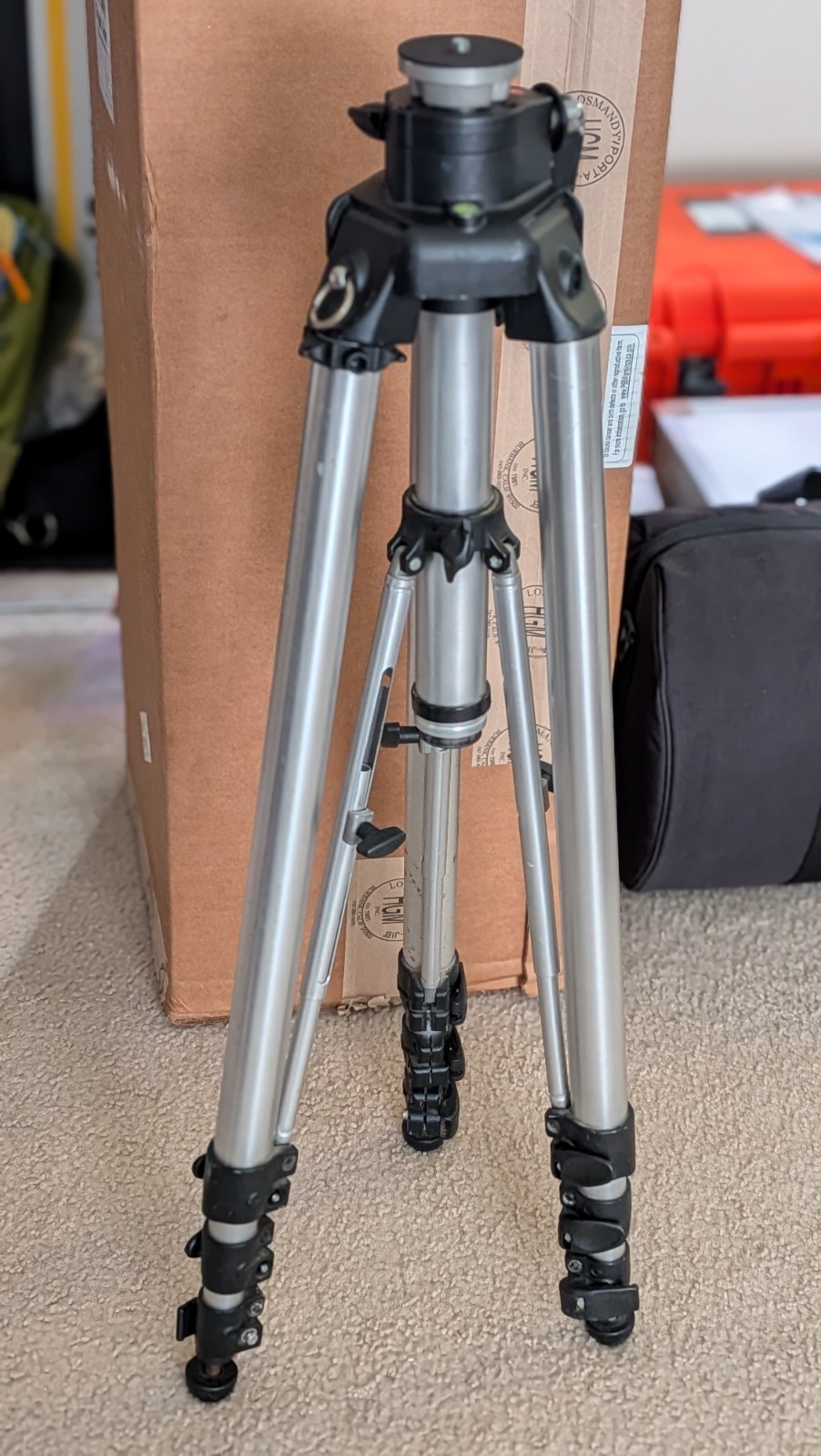 Manfrotto 475  Tripod Stand w/Ruggard carry bag.