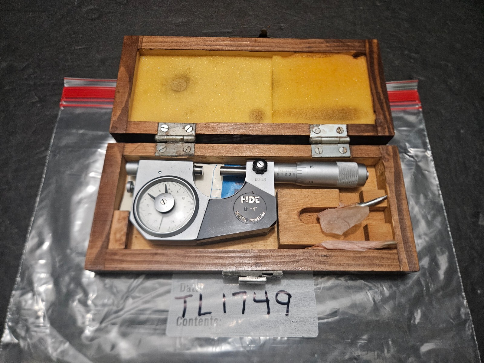 HDT INTERNATIONAL #6306 0-1" .001" INDICATING MICROMETER W/CASE (TL1749)