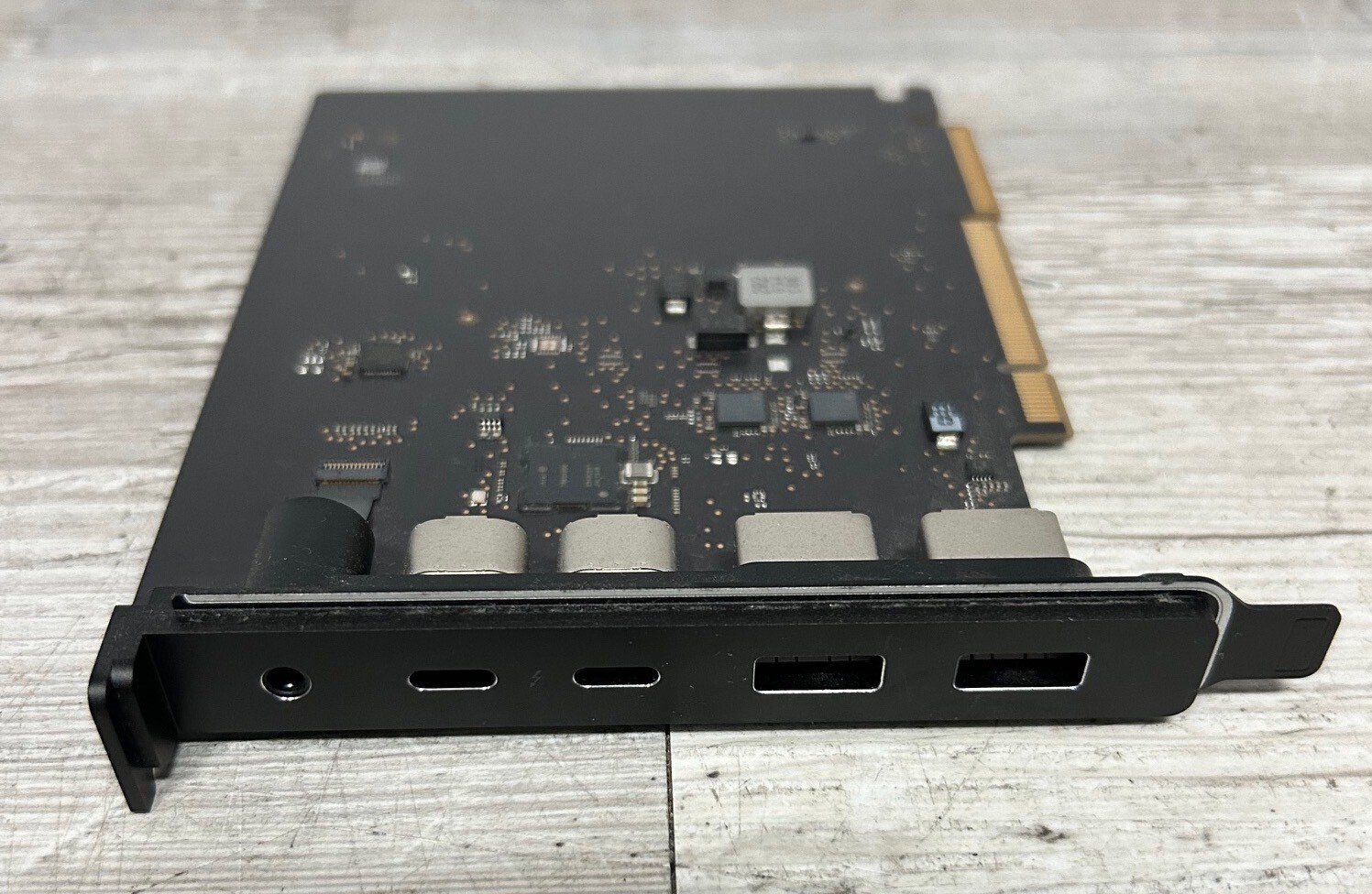 Apple 923-03330 i/o USB Thunderbolt Board card  from 2019 Mac Pro
