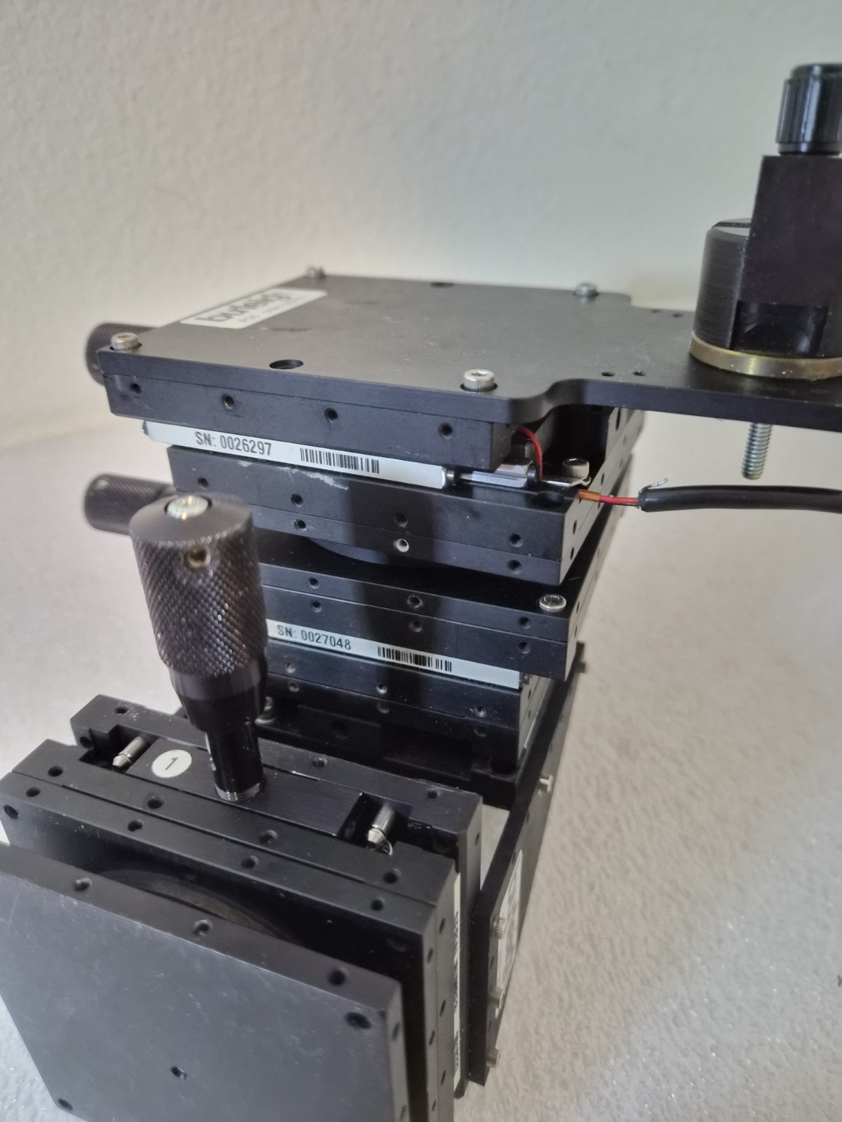 Burleigh PCS-5000 TS-5000-300 3-Axis Piezo Micromanipulator Patch Clamp Stage