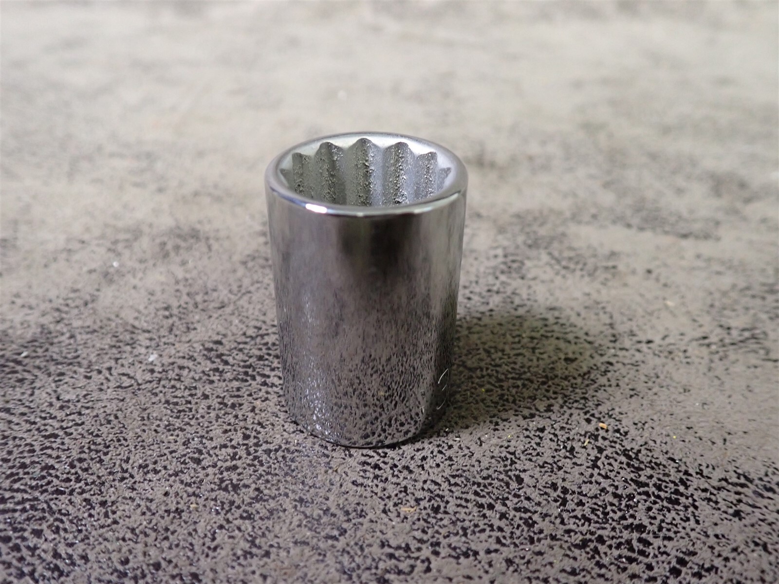 Armstrong 12-124A 12PT 3/4" x 1/2" Drive Chrome Finish Socket (BN405)