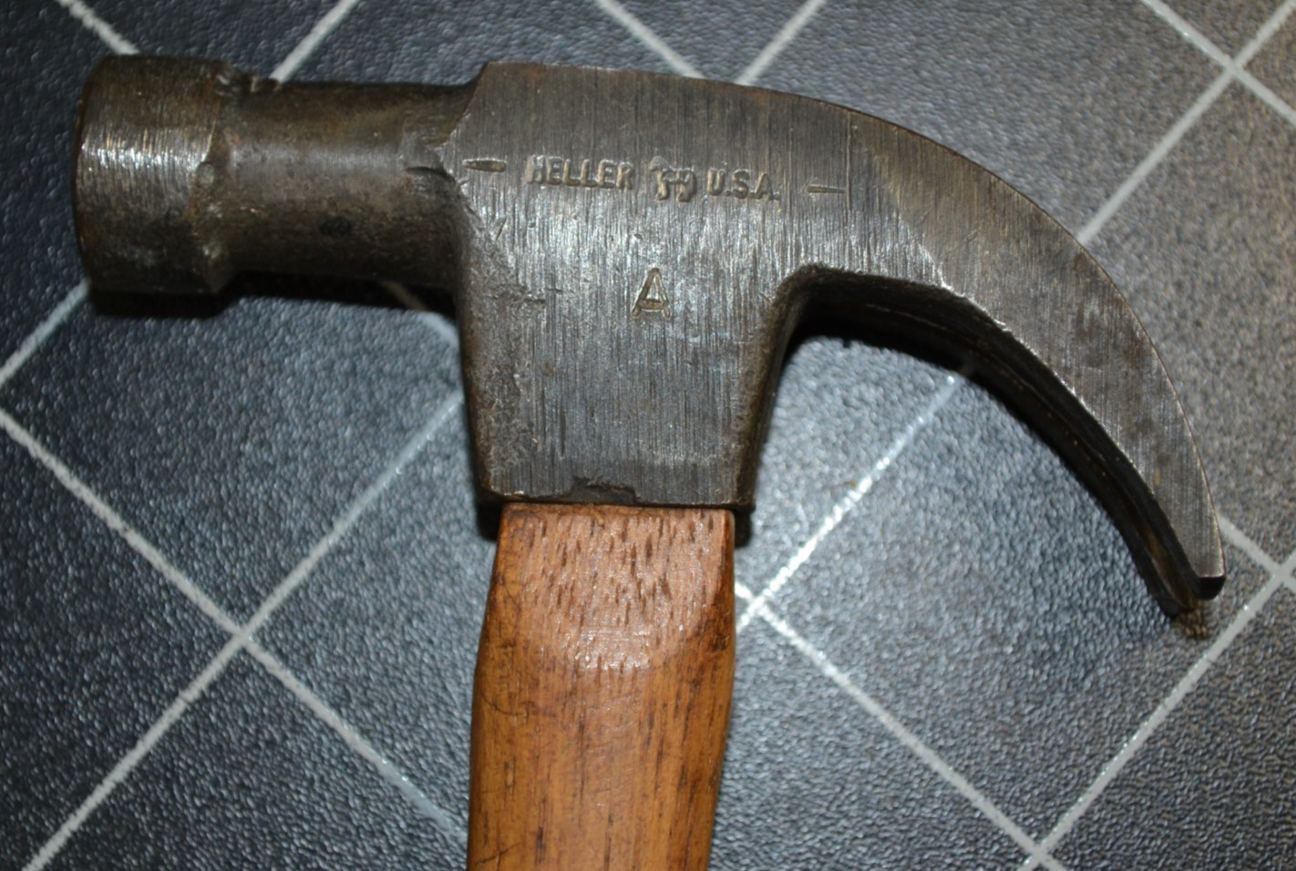 HELLER - USE - 7oz - CLAW HAMMER - ALL ORIGINAL WITH MARKED HANDLE