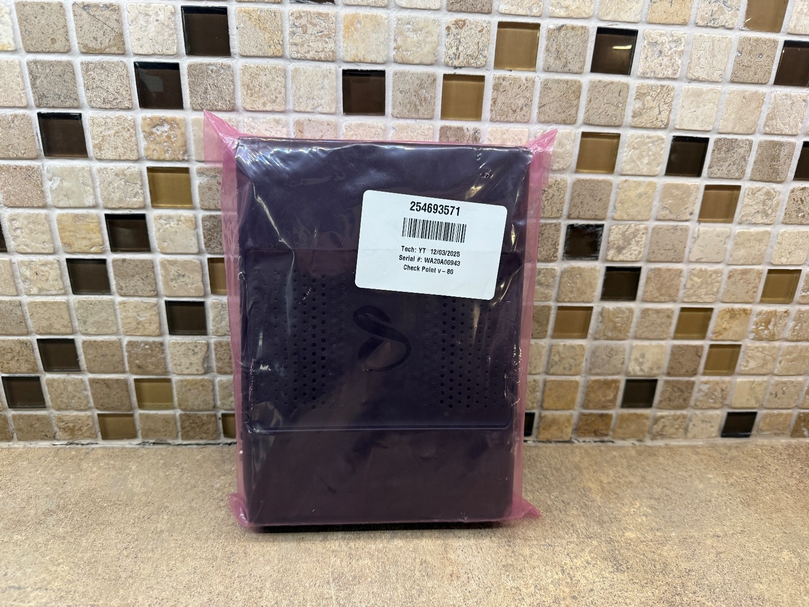 CHECK POINT V-80W 1550 NEXT GENERATION APPLIANCE WiFi