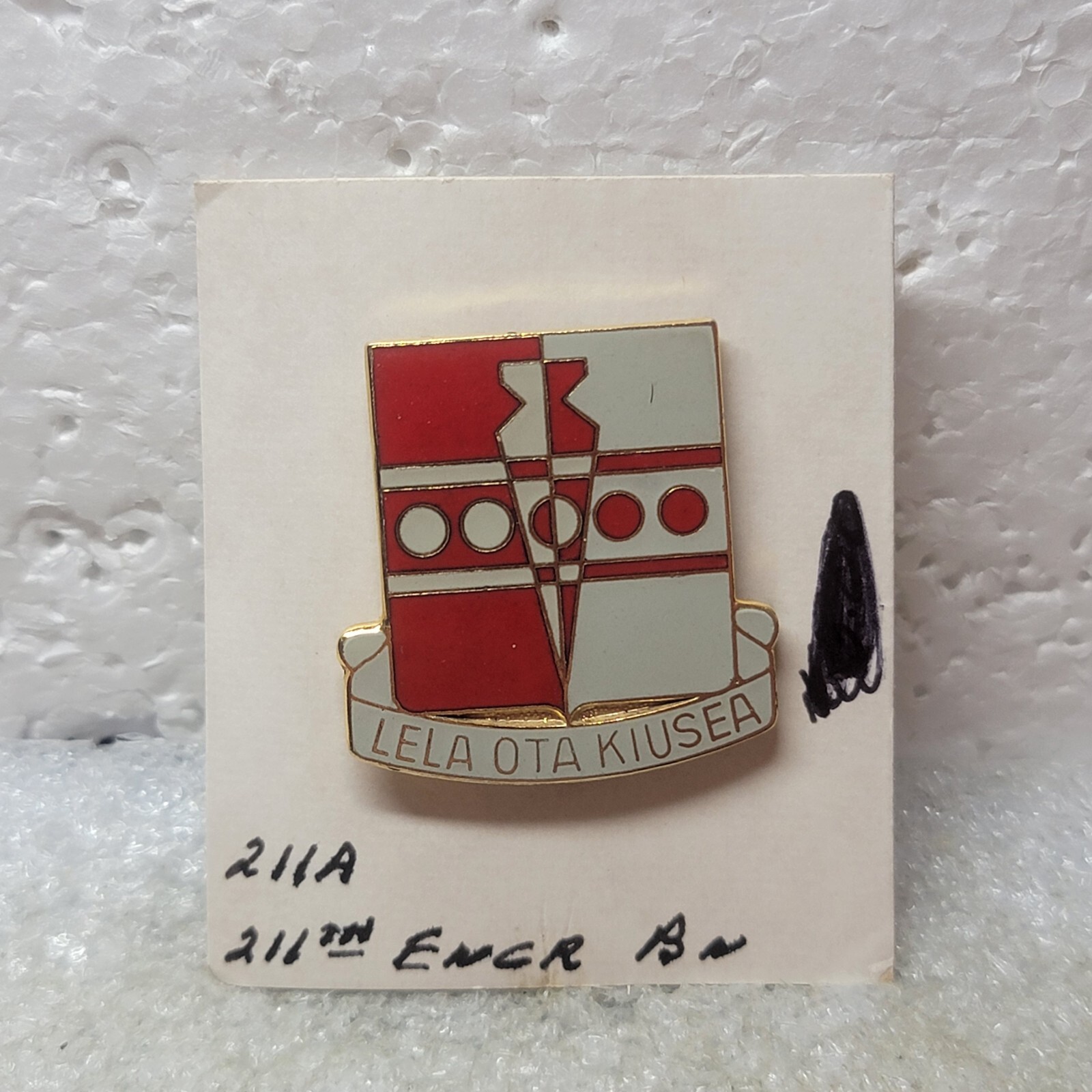 VTG US Army 211th Engineer Battalion Pin Lela Ota Kiusea DI DUI Crest NHM