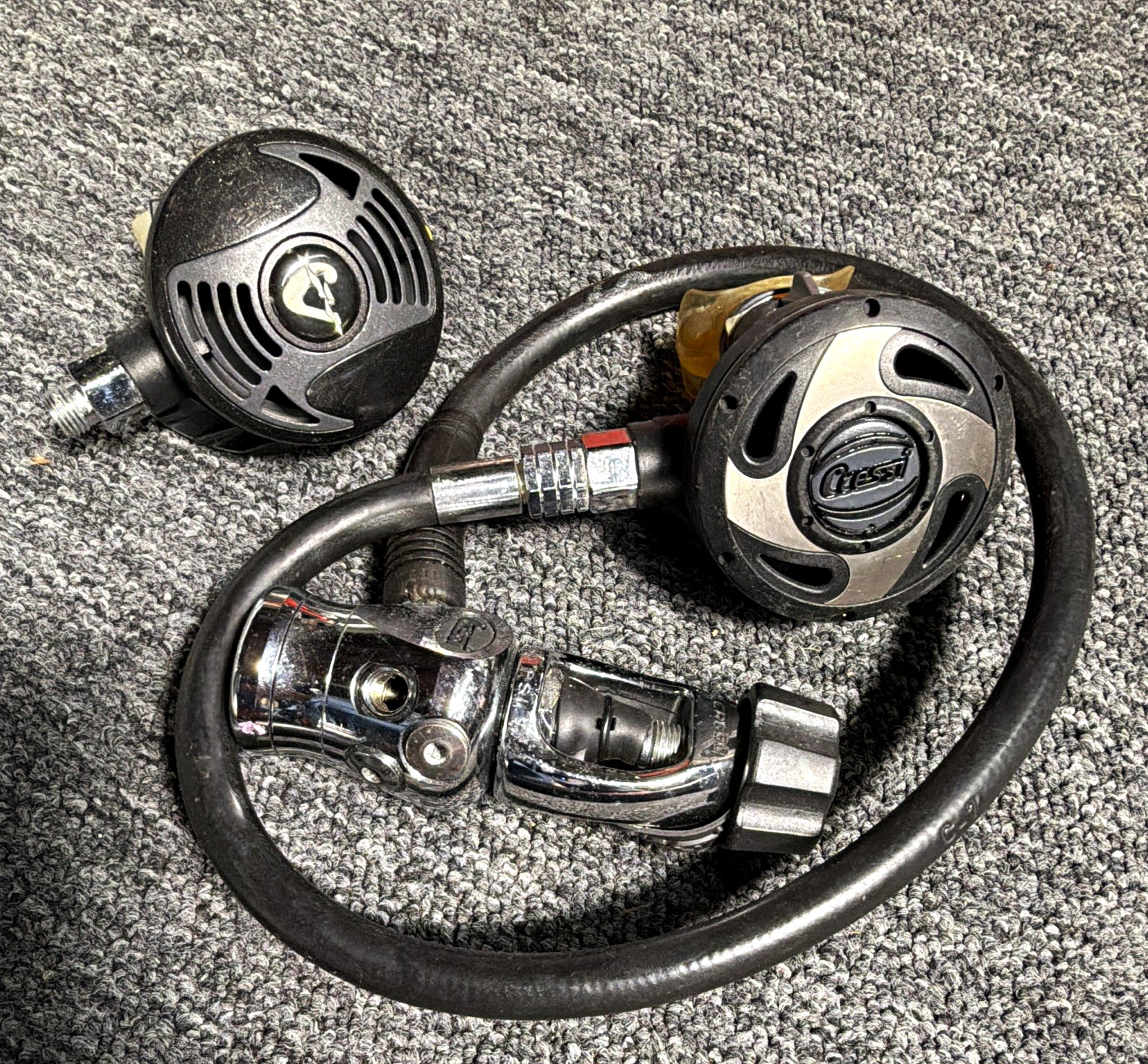 Cressi Scuba Regulator Set 1st Stage Octopus 2nd Stage and Second Stage