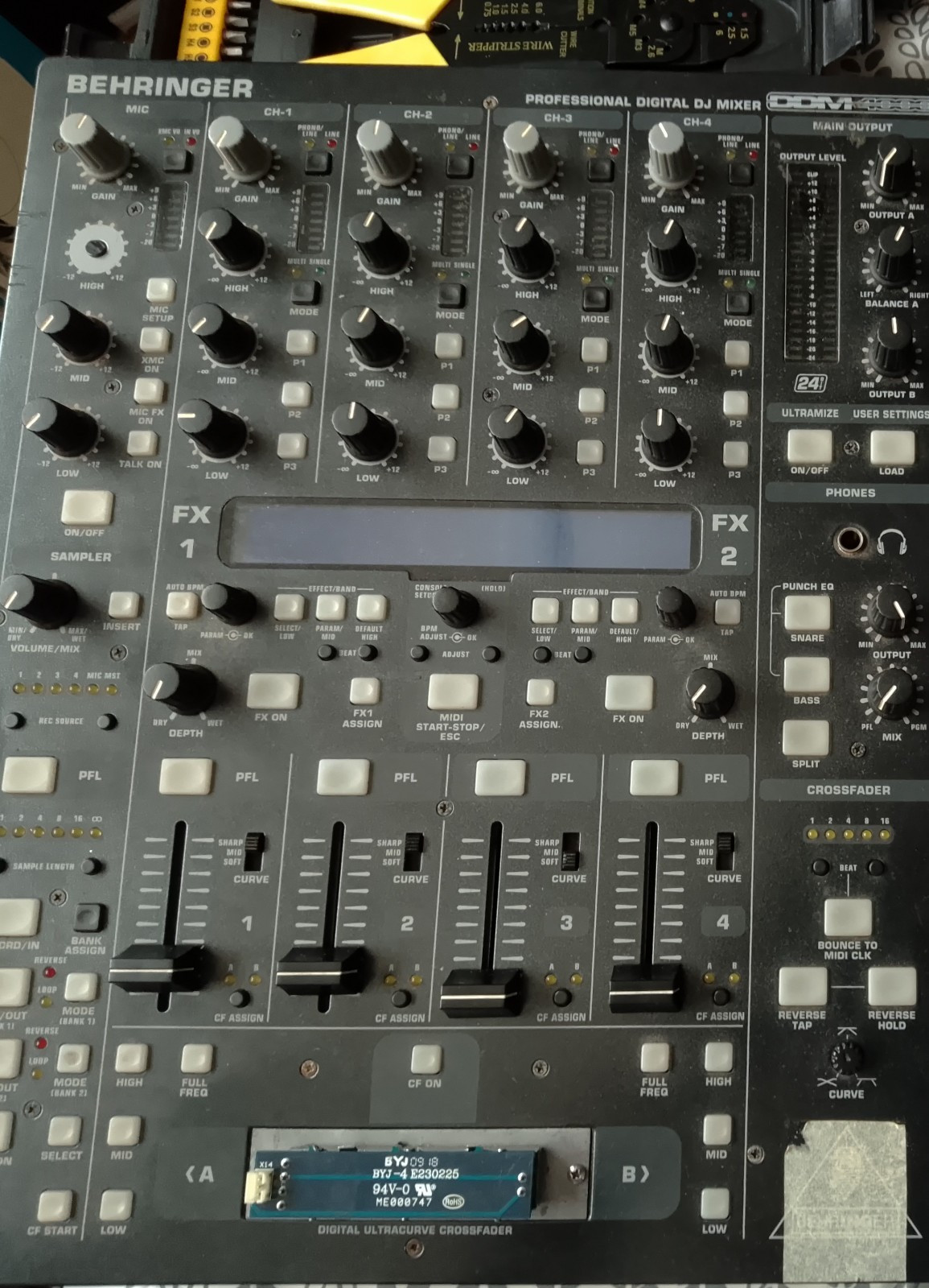 Behringer DDM4000 & RANE 62 MIXERS.