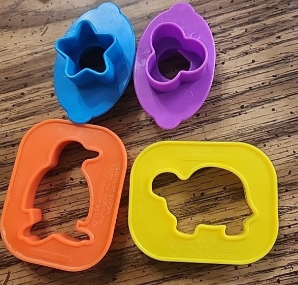 Hasbro Play Doh Playdoh 1996 Animals - Penguin & Turtle + 2002 Shape Cutters