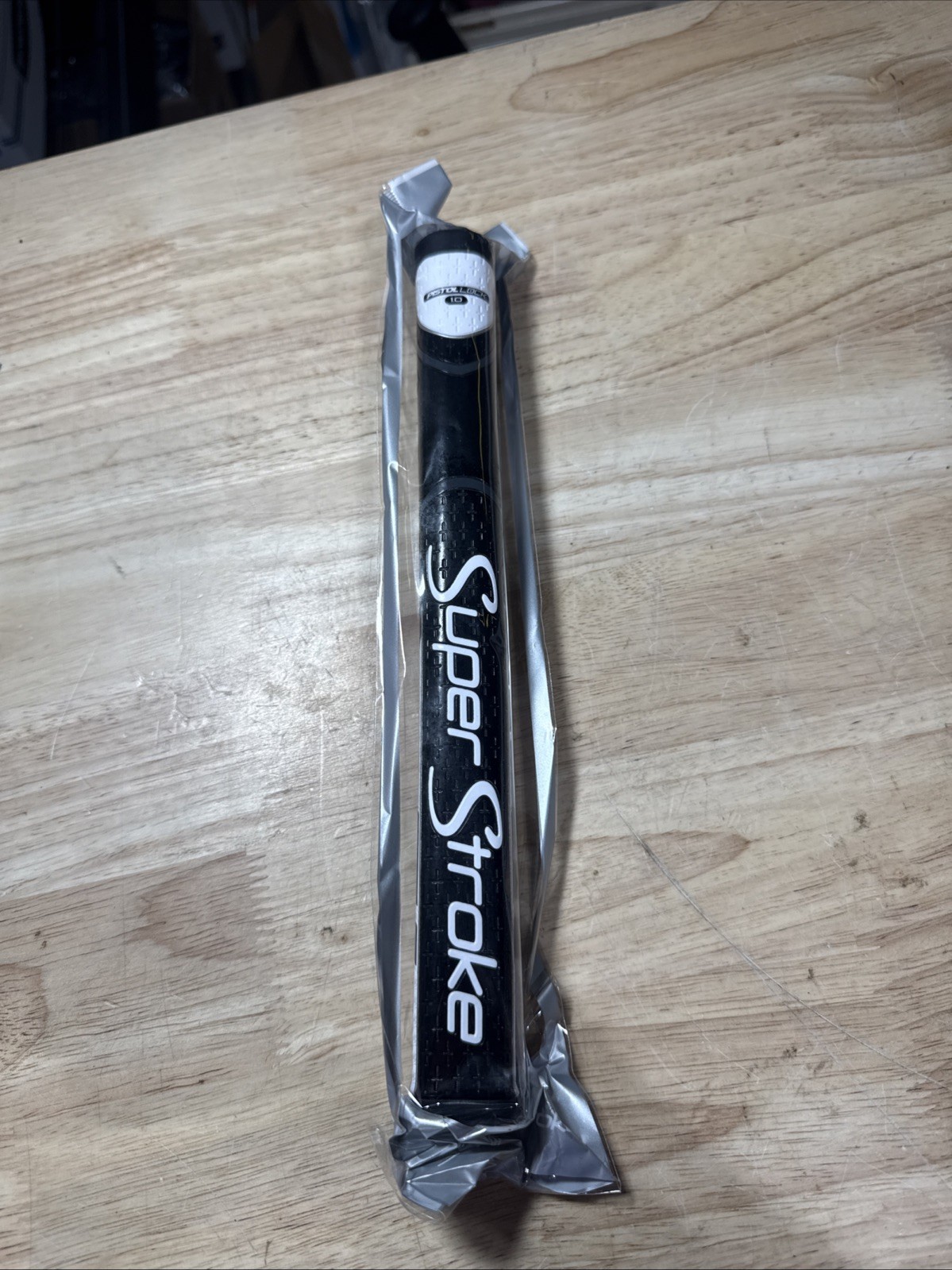 New SuperStroke Zenergy Pistol Lock  1.0 Putter Grip ( White / Black )