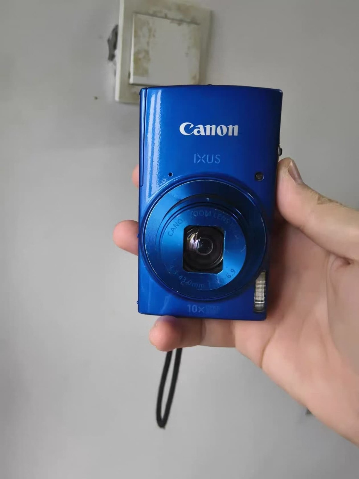 Canon PowerShot ELPH 190 IS 20MP Wi-Fi Great Condition - 85% New Digital Camera