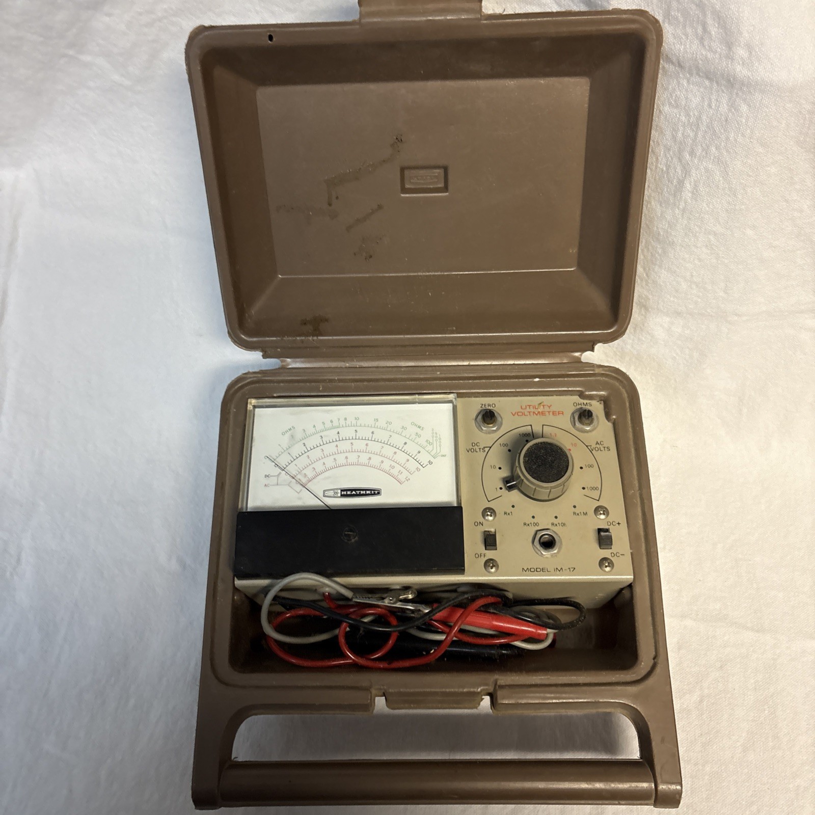 Vintage Heathkit Utility Solid State Voltmeter Model IM-17 in Hard Case