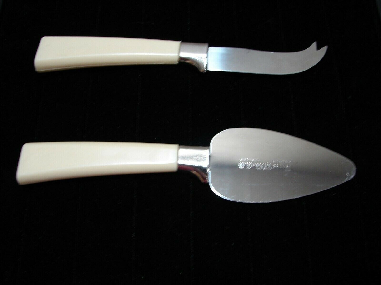 Vintage 2 REGENT SHEFFIELD Cheese Snack Serving Utensils LEAF Pattern