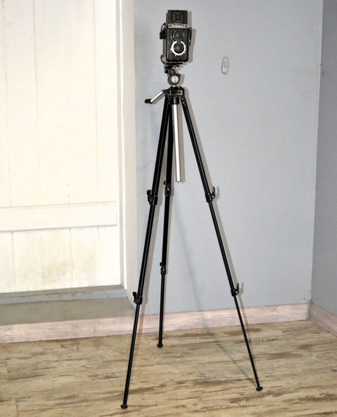 BIG GERMAN UNIVERSAL BRILLANT 135 TRIPOD FOR FED/ZORKI/ZENIT/KIEV CAMERAS