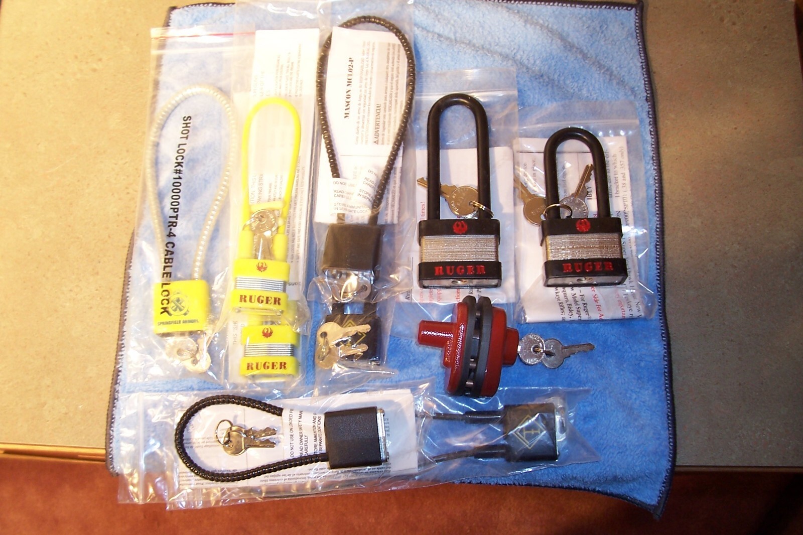 TEN GUN TRIGGER LOCKS 7 CABLE ,2 U BOLT & 1 TRIGGER GUARD ALL NEW WITH 2 KEYS EA