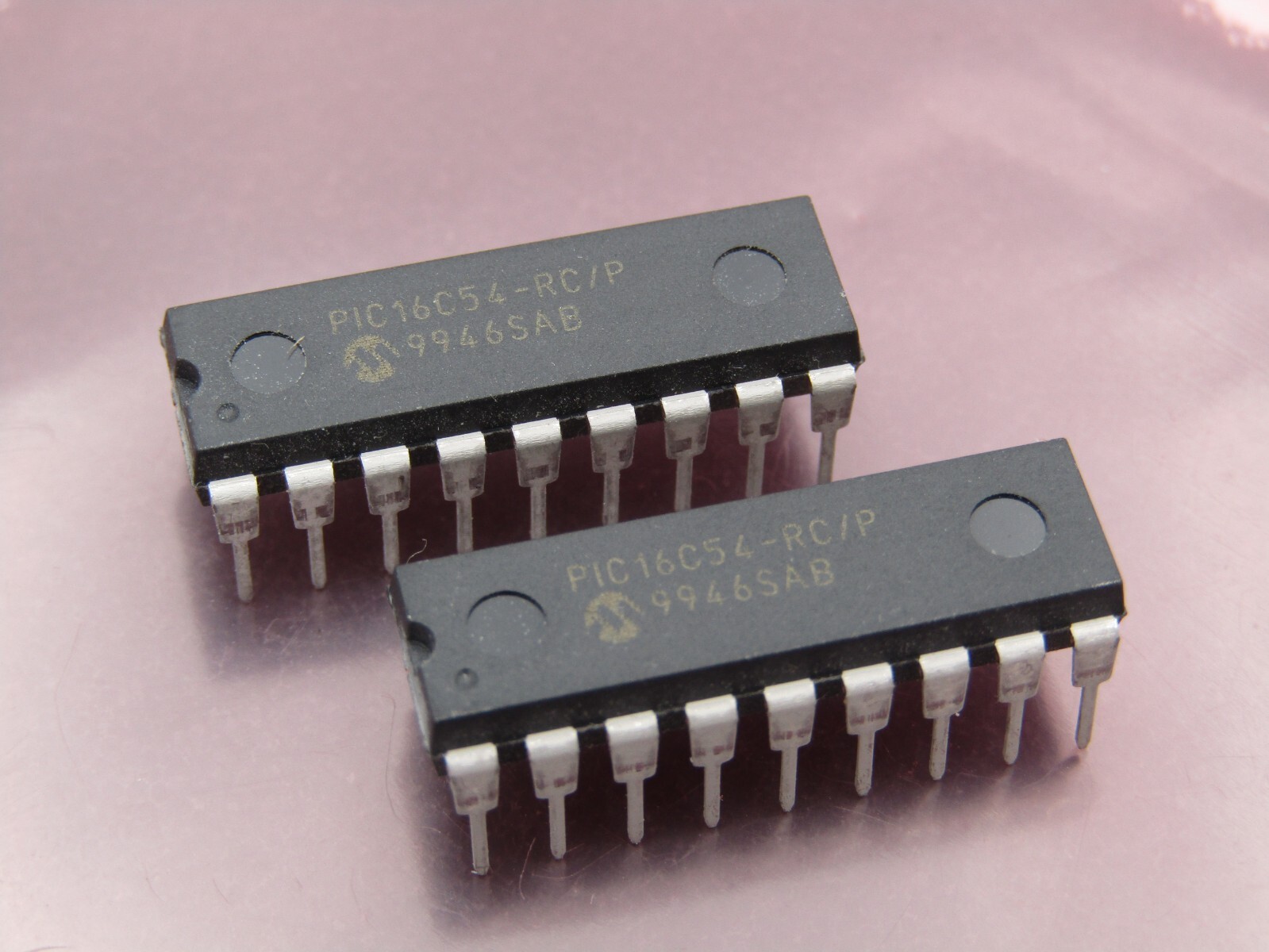 ( 2 PCS ) PIC16C54-RC/P  Microchip 8-bit MCU .75KB 25 RAM 12 I/O  --  NOS