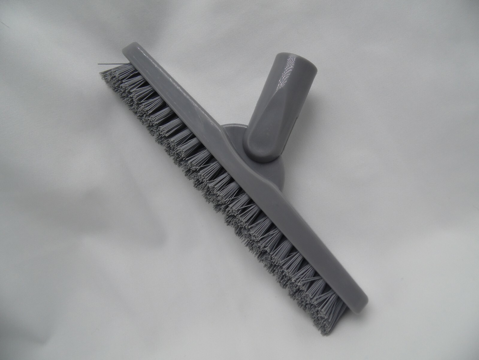 BRUSH COMMERCIAL TILE & GROUT 9" STIFF V SHAPE GRAY