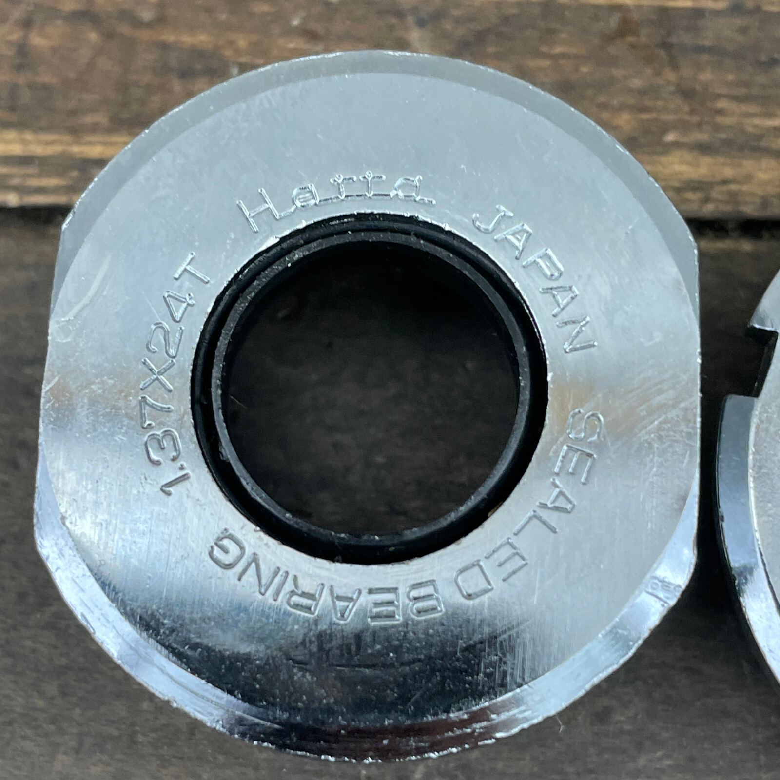 Vintage Hatta Japan Bottom Bracket Sealed English Thread Zero Offset 123 68