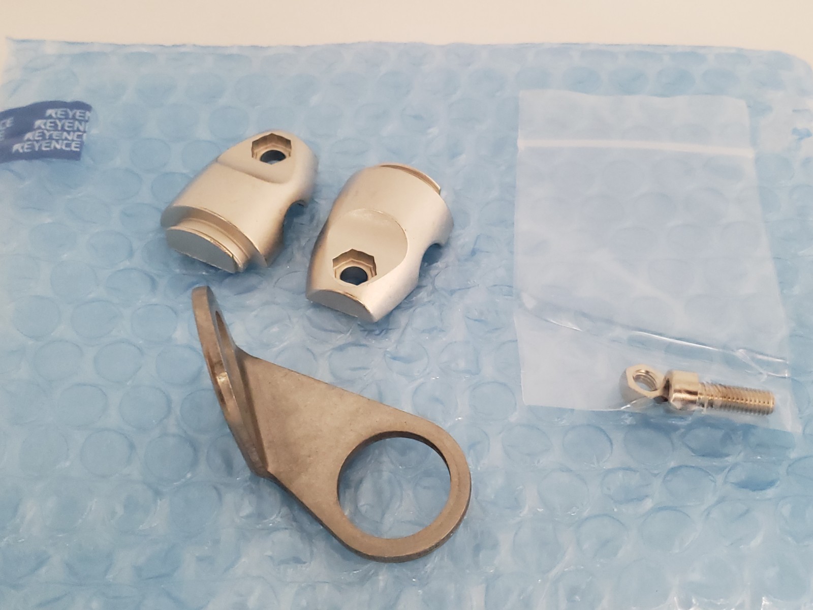 KEYENCE OP-87405 ADJUSTABLE MOUNTING BRACKET KIT NIB