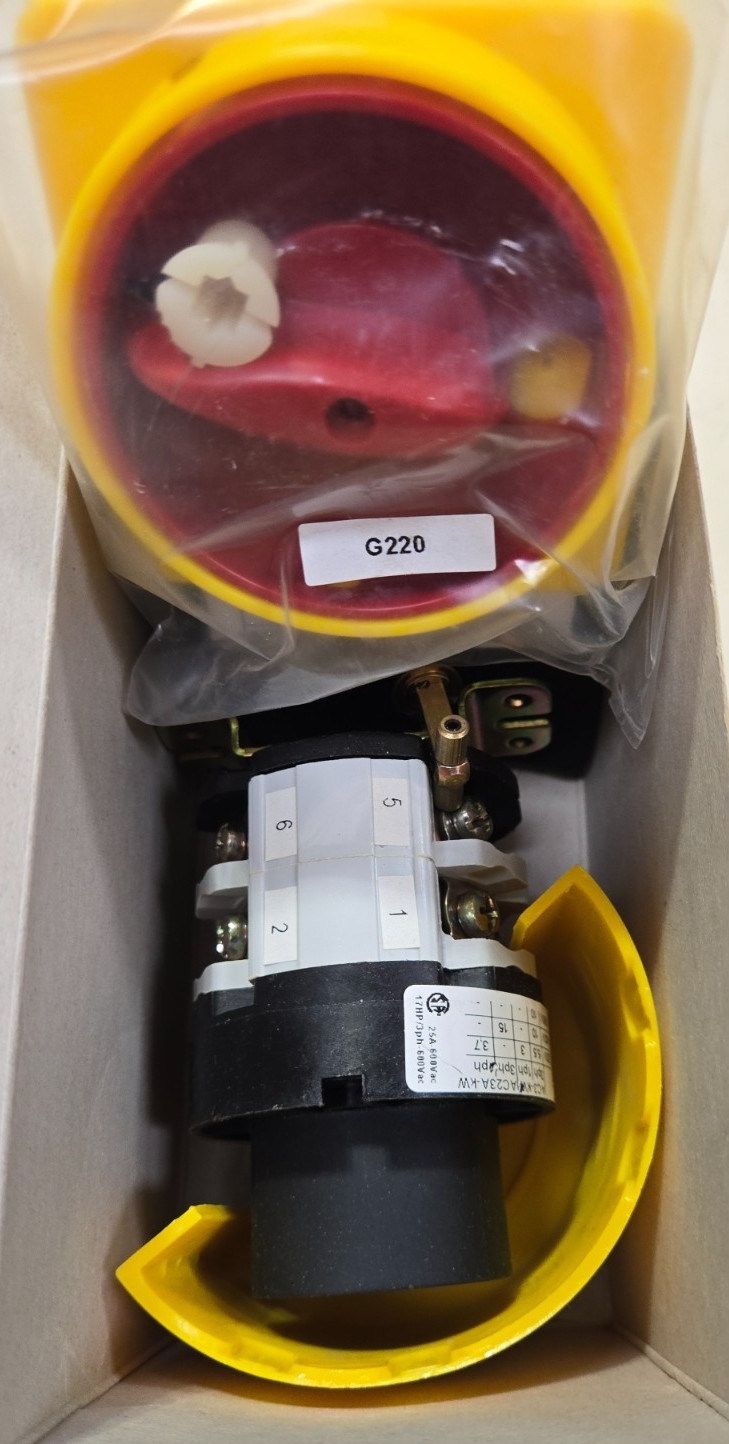 BREMAS VB502400 CA02500G3LE2 ON/OFF SWITCH 25A 3P NEW