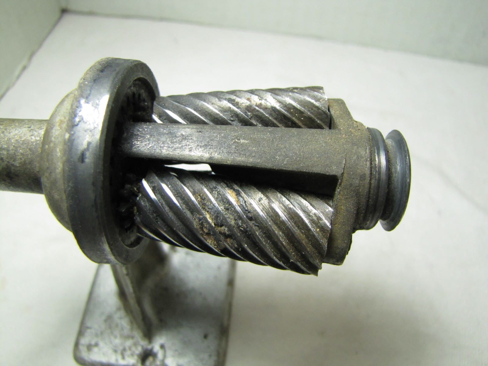 Vintage UNBRANDED Automatic Pencil Sharpener USED