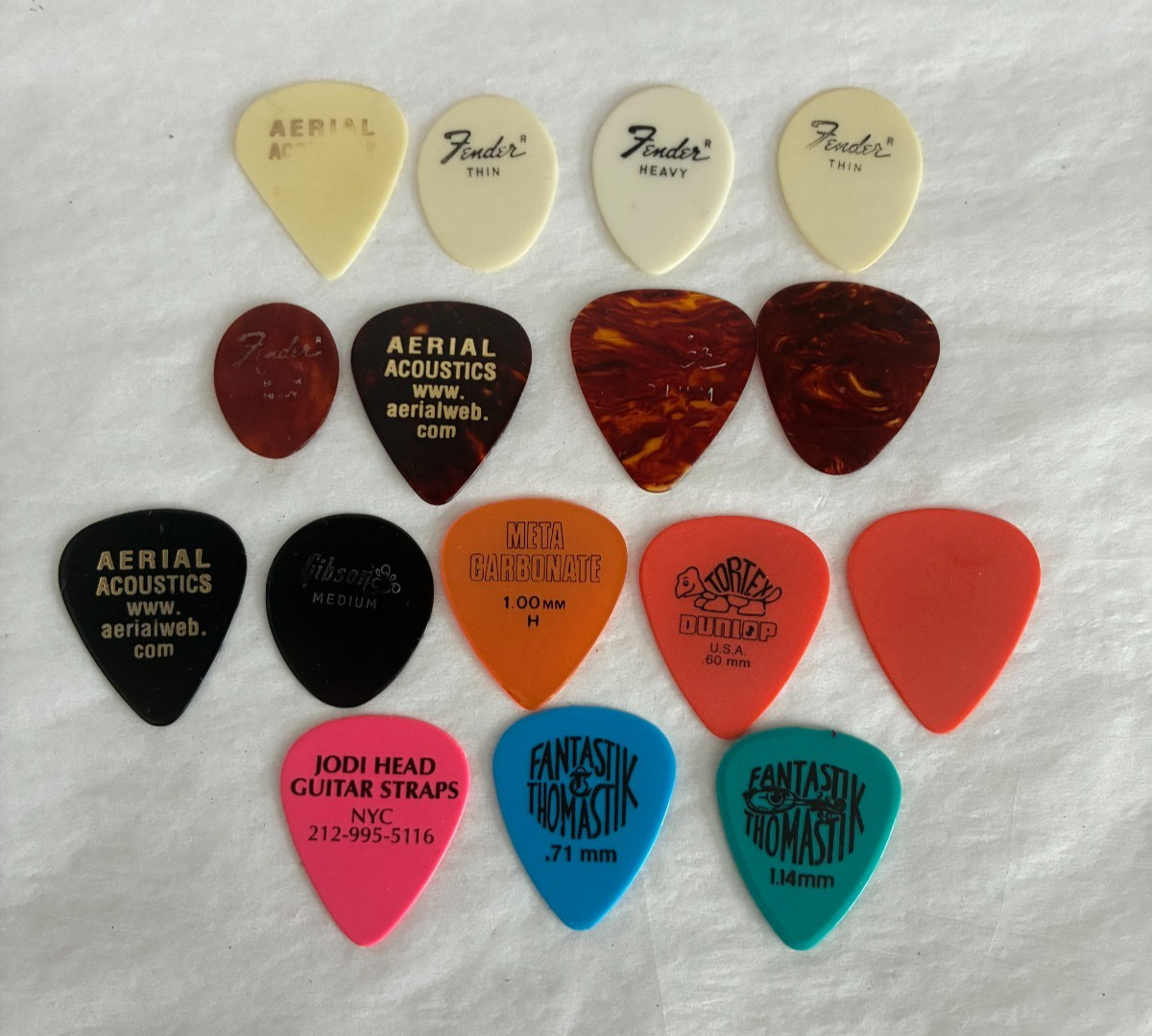 Lot of  16 VTG Guitar Picks Fender Gibson  Donlop Jodi Head Celluloid