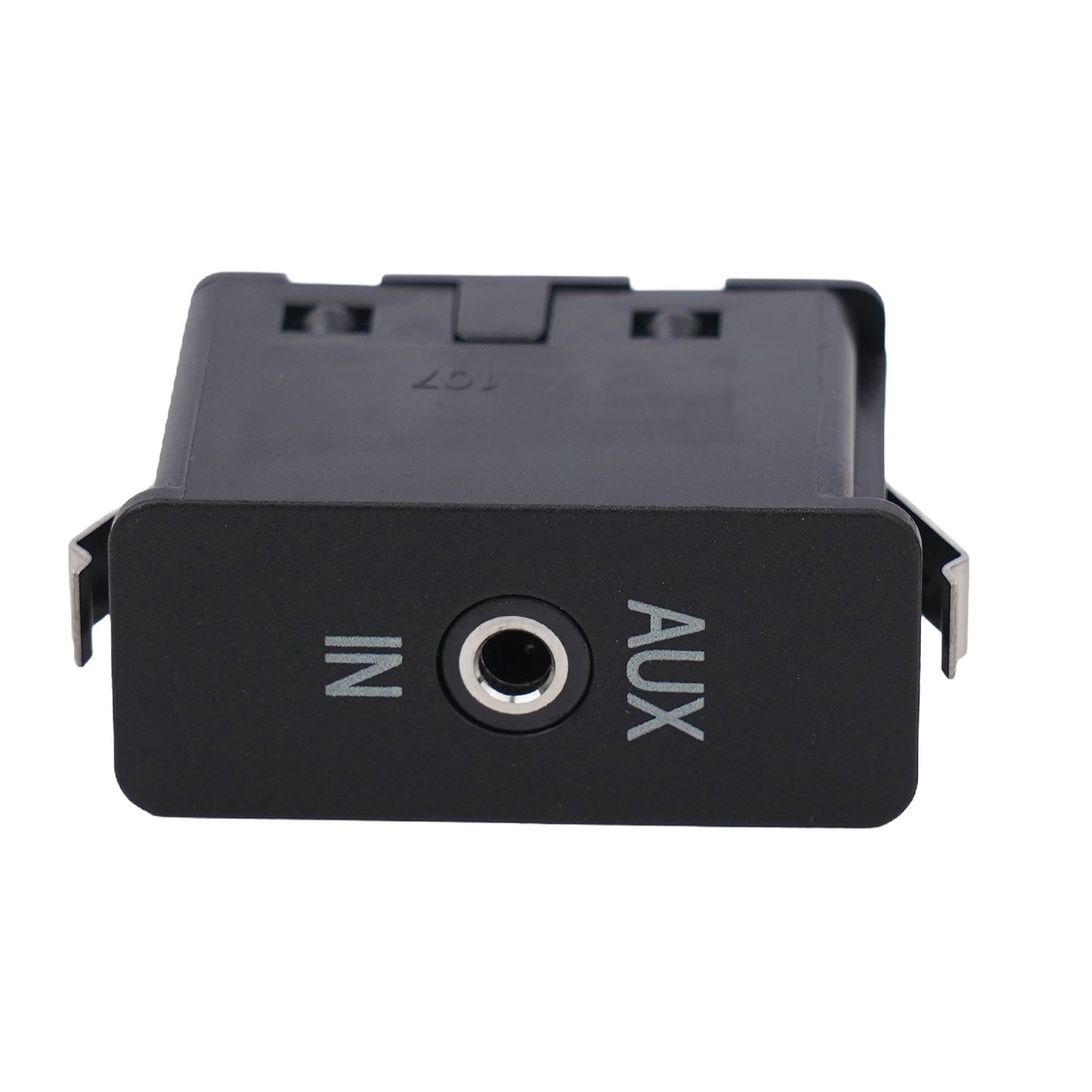 Quick and Easy to Use Audio Socket for BMW E60 E61 E81 E87 E90 X3 X5 SERIES