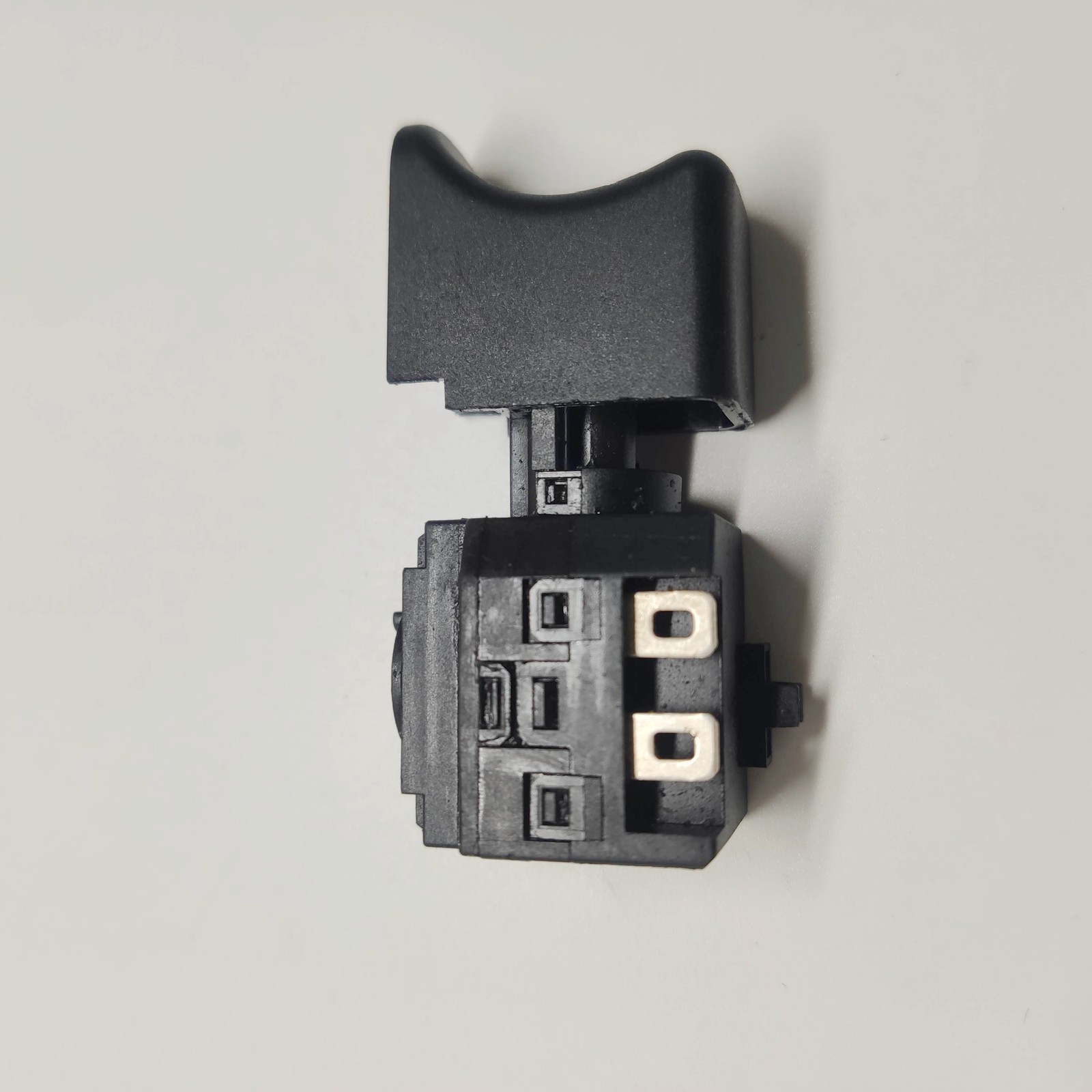 1PCS Trigger switch EGD-3115Z 24VDC 15RA