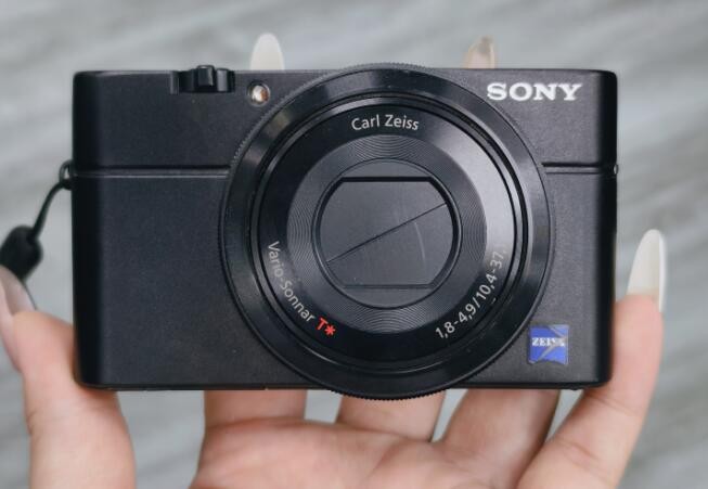 SONY Cyber-shot DSC-RX100  20.2MP 3.6x Zoom Black Digital Camera English 98%NEW