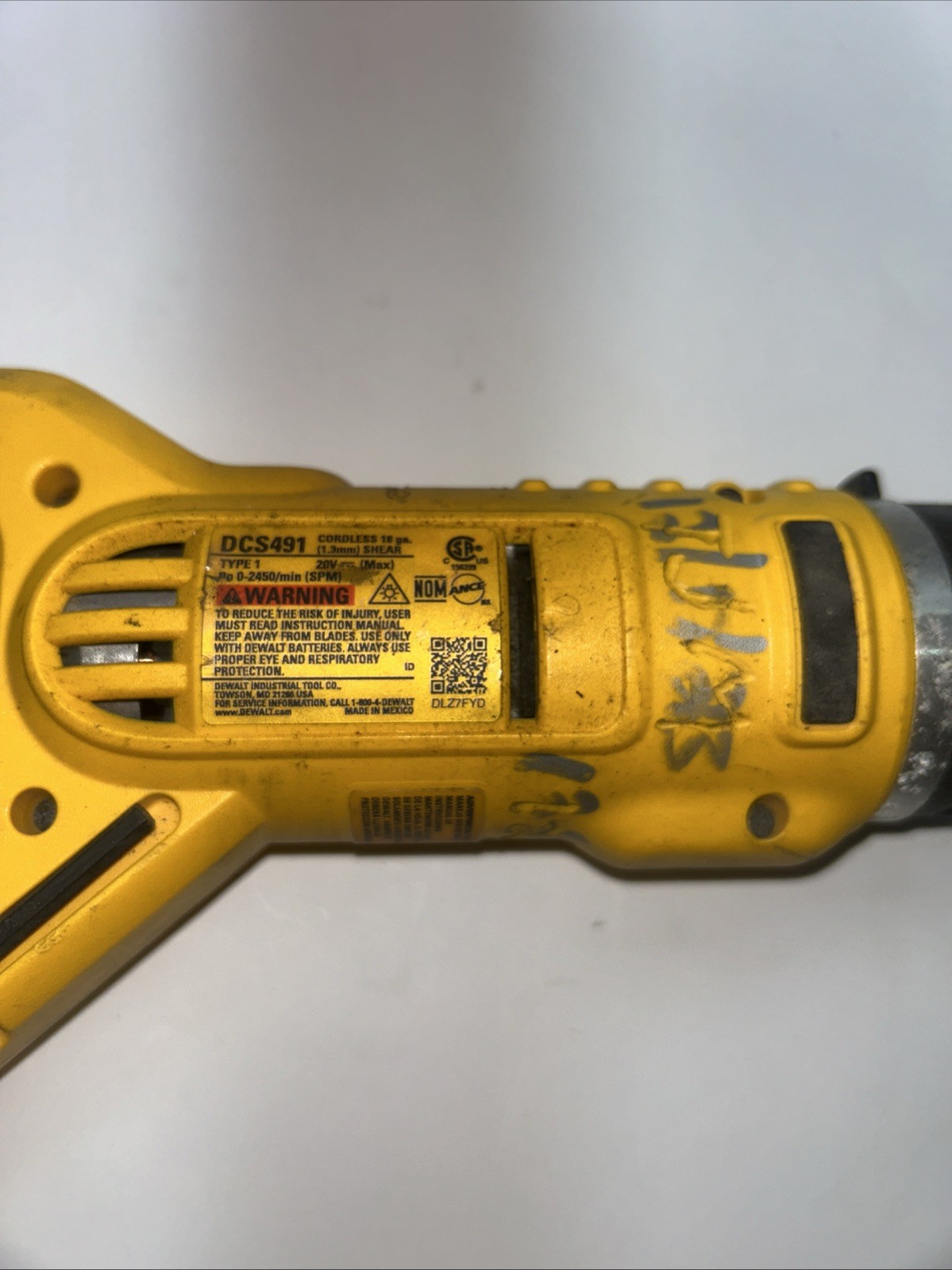 Dewalt DCS491 20V Cordless Shear Swivel (MISSING SHEARS) Working