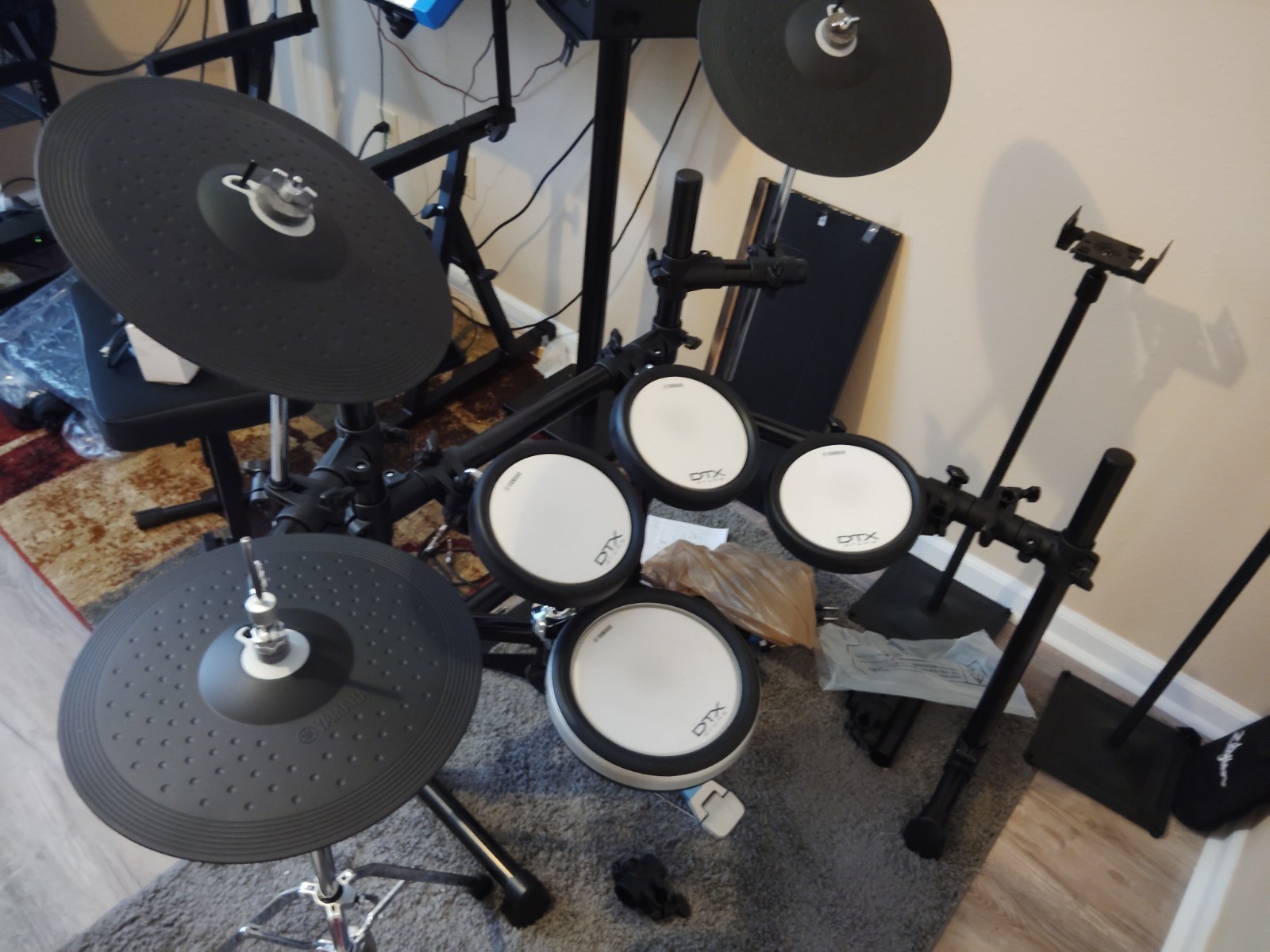 Yamaha DTX562k DRUM KIT IN MINT CONDITION