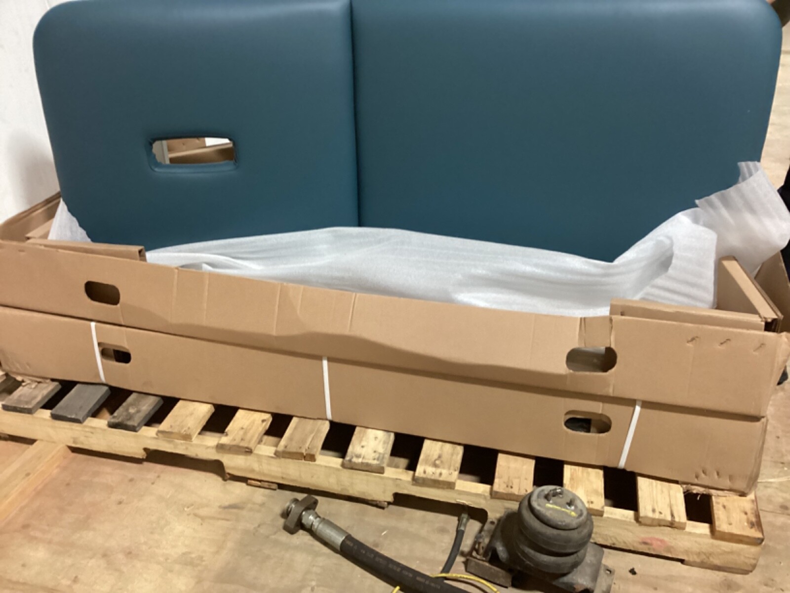 Massage Table Salon/Stationary/New