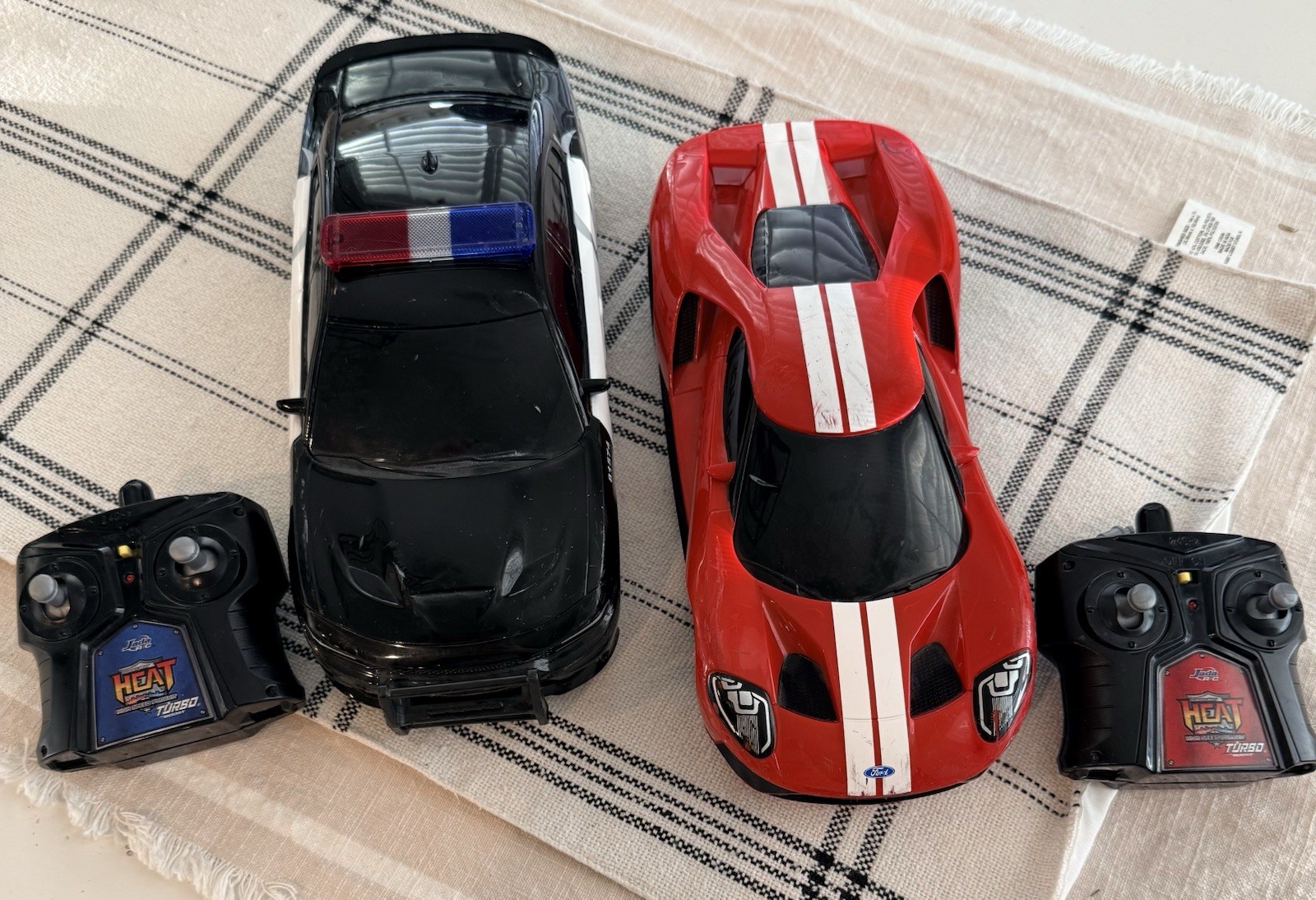 Jada Toys Heat High Speed Pursuit RC Ford GT & Dodge Charger SRT Cars Black Red